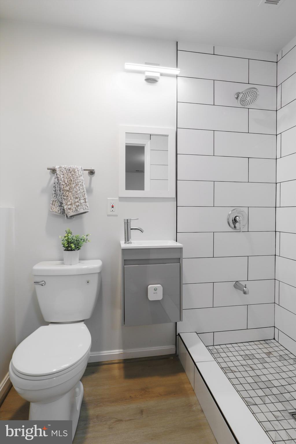 WOODGATE MANOR - Residential