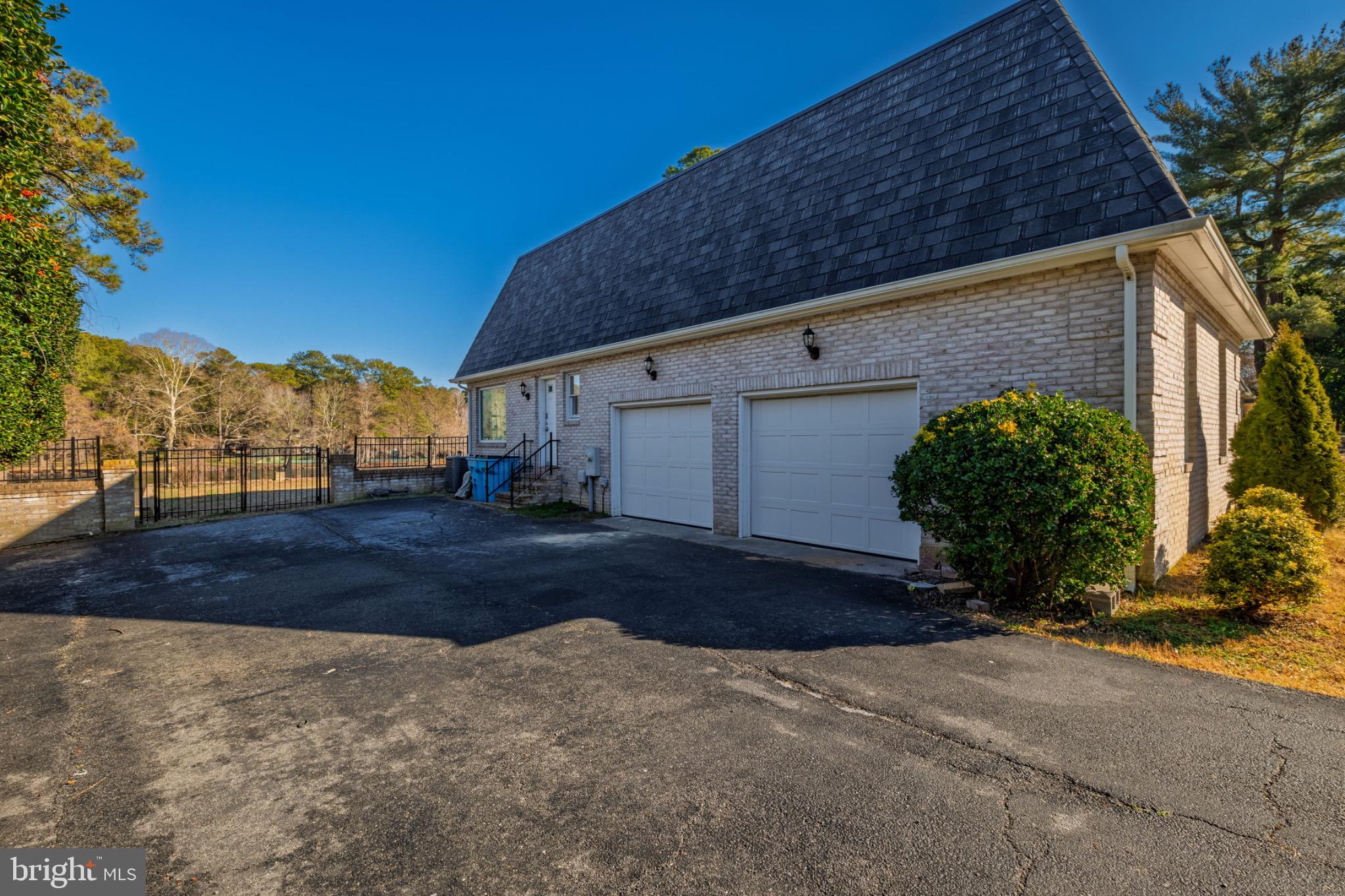 TONY TANK - Residential