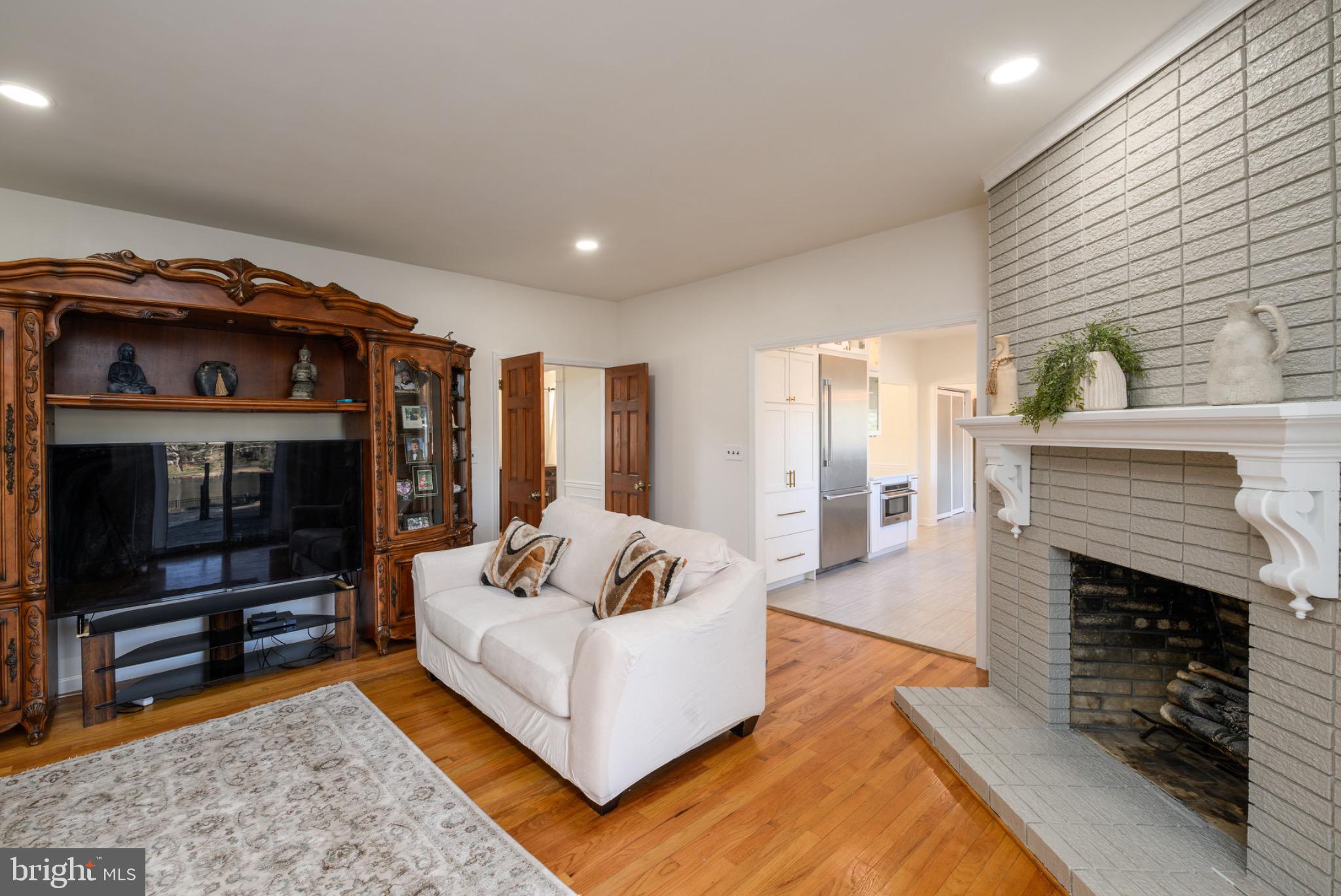 TONY TANK - Residential