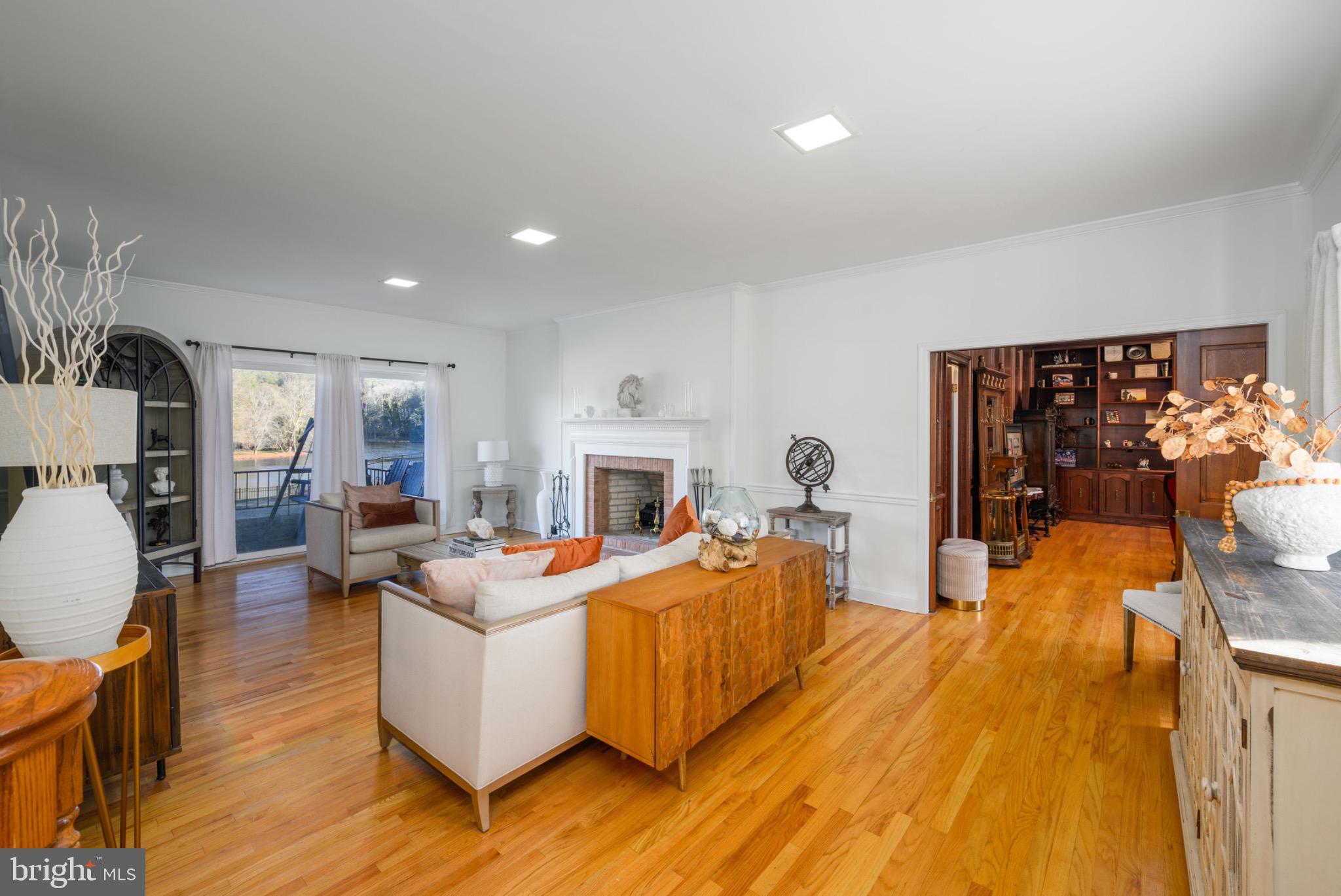 TONY TANK - Residential