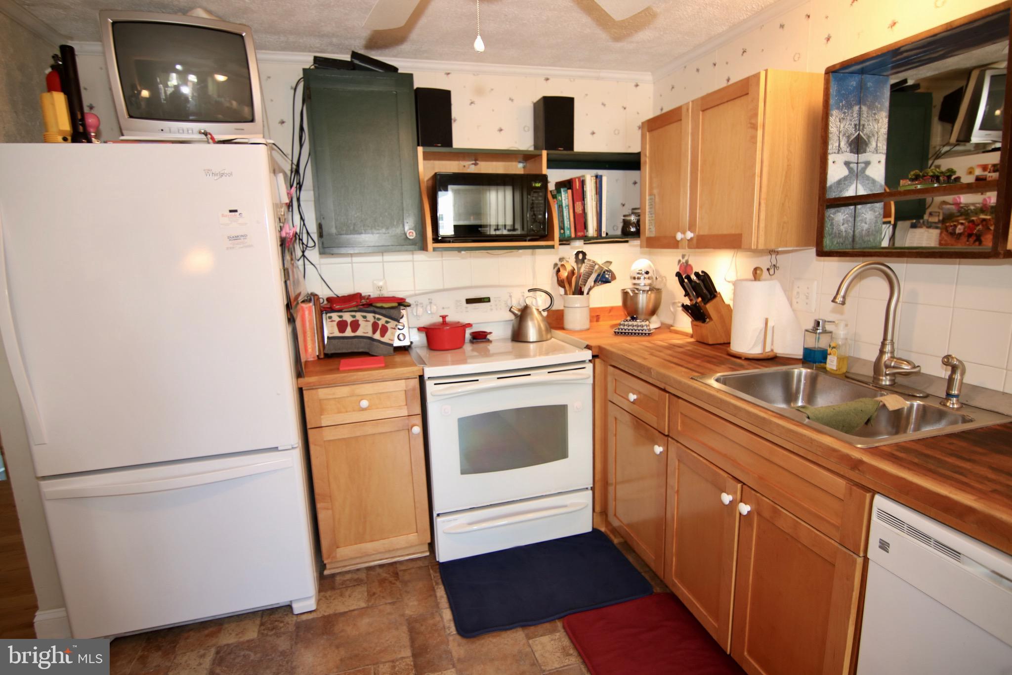 FOUR SEASONS ESTATES - Residential