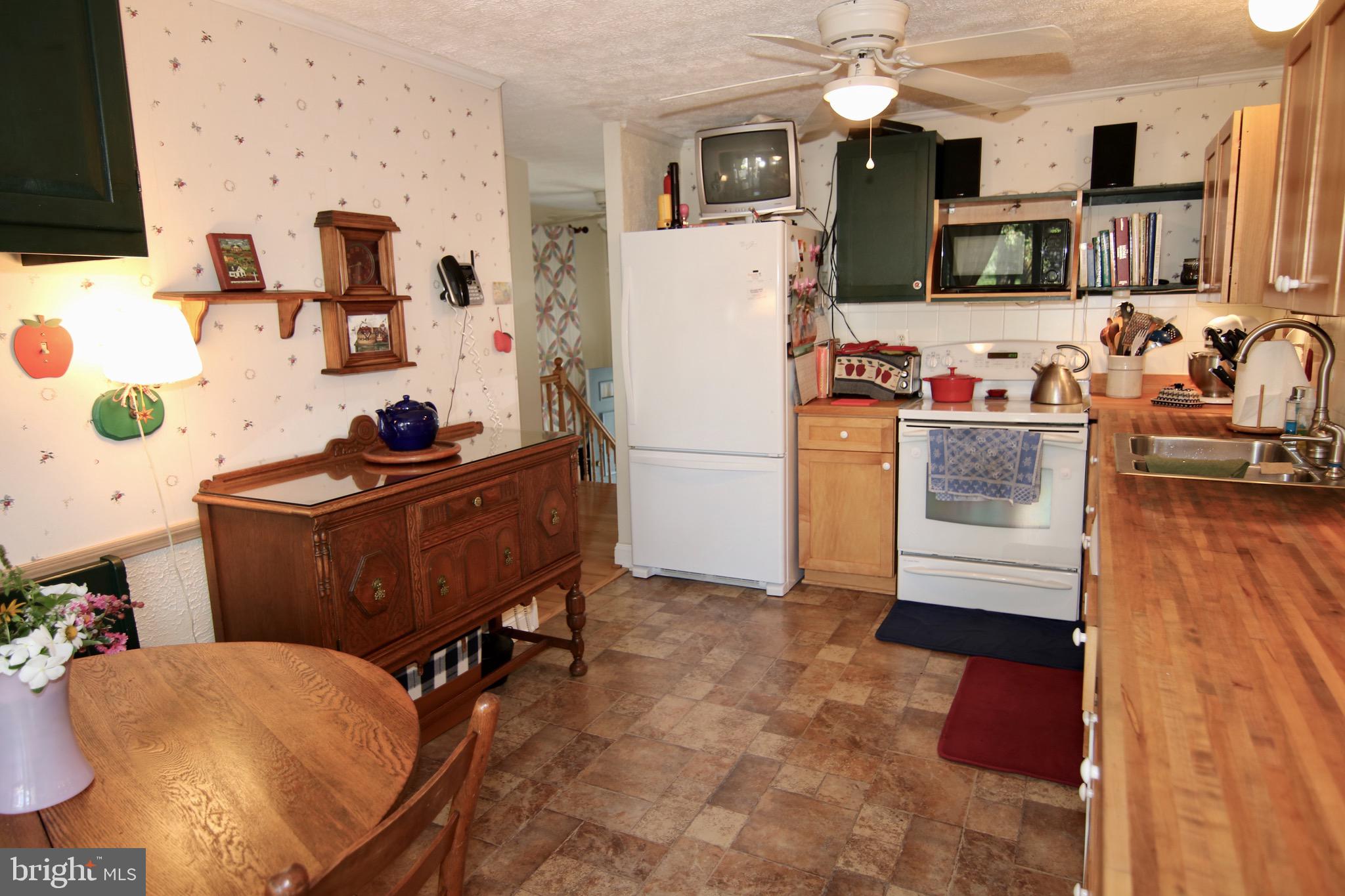 FOUR SEASONS ESTATES - Residential