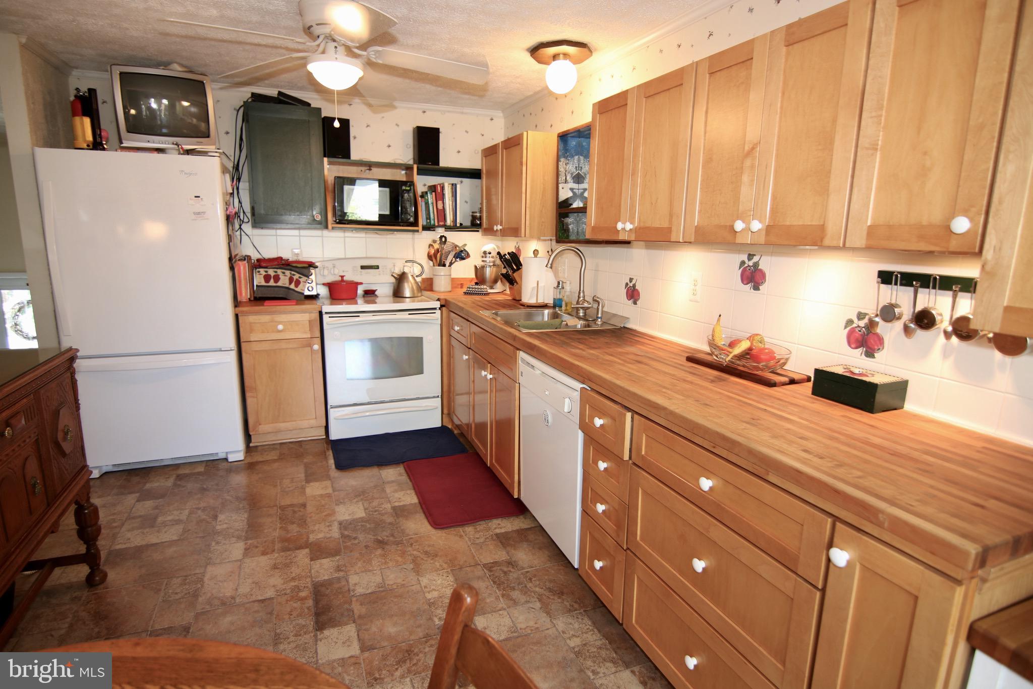 FOUR SEASONS ESTATES - Residential