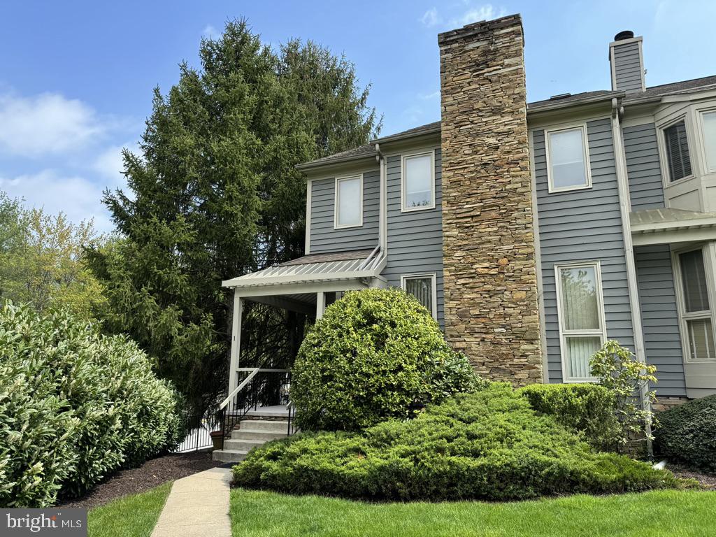 SUMMIT CHASE - Residential