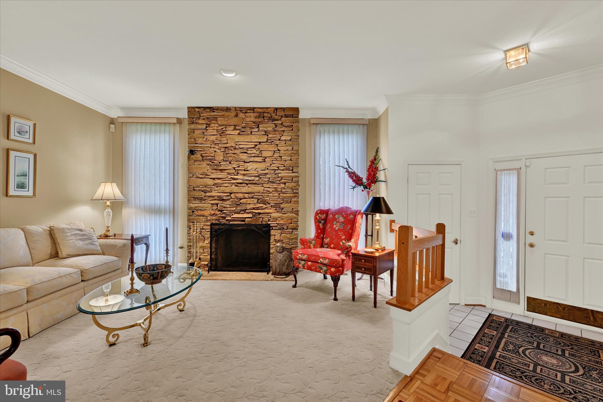 SUMMIT CHASE - Residential