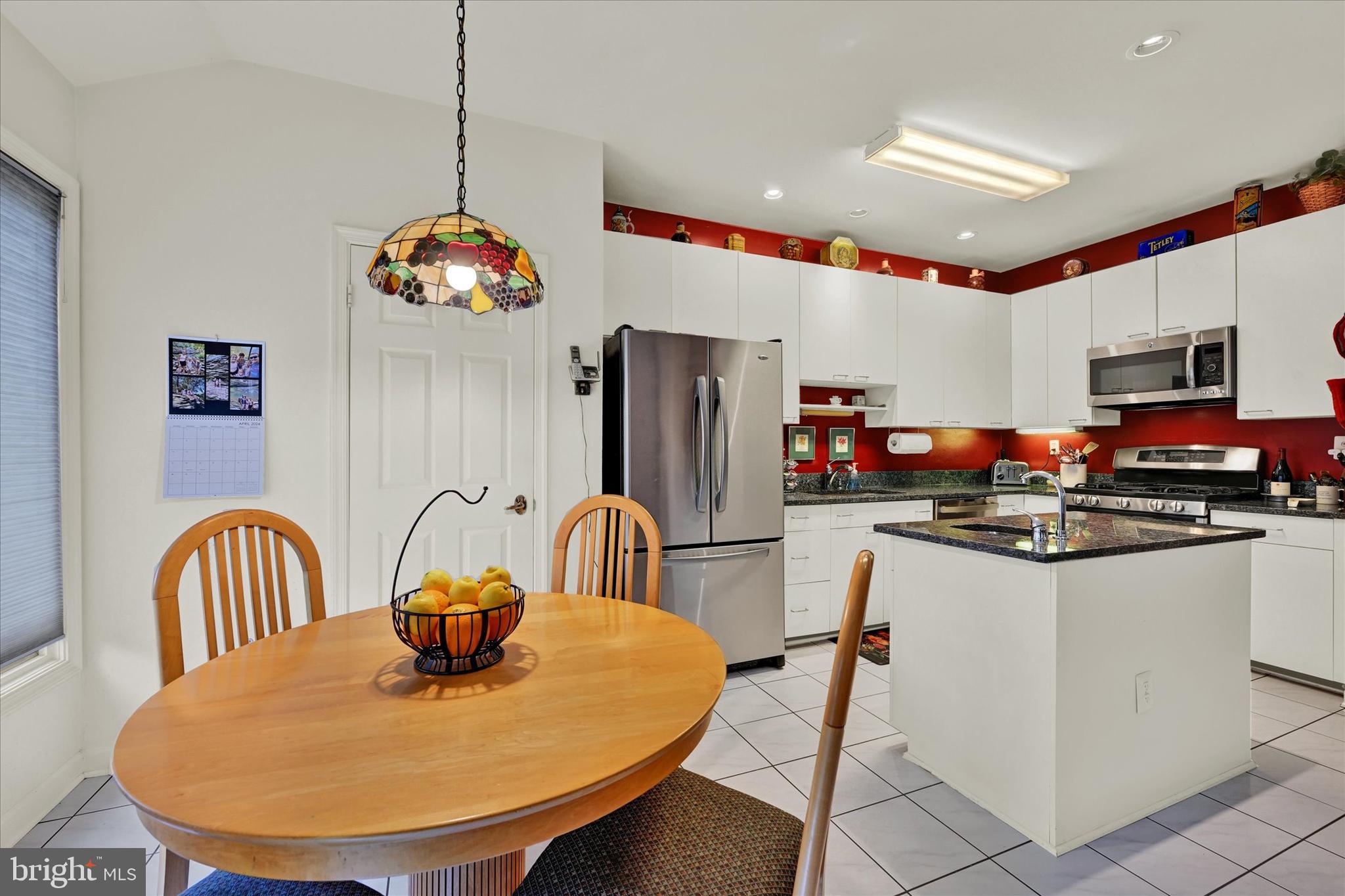 SUMMIT CHASE - Residential