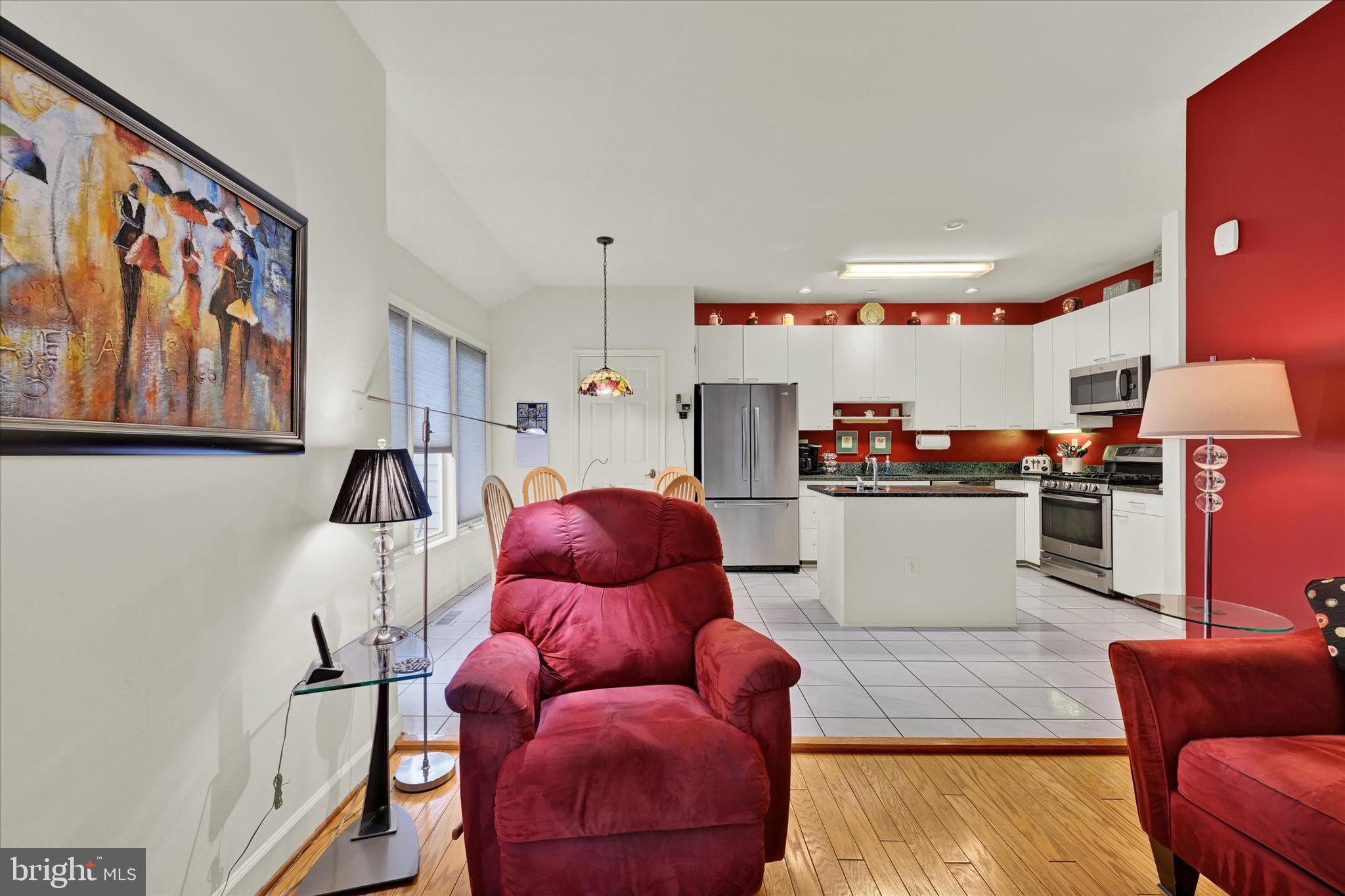 SUMMIT CHASE - Residential