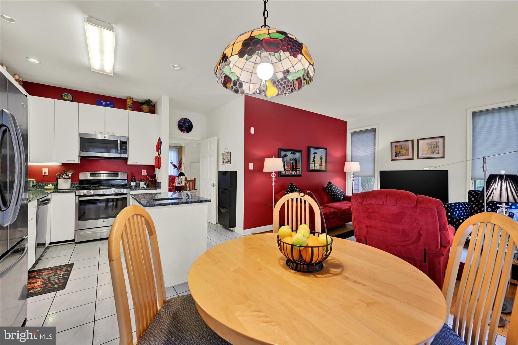 SUMMIT CHASE - Residential