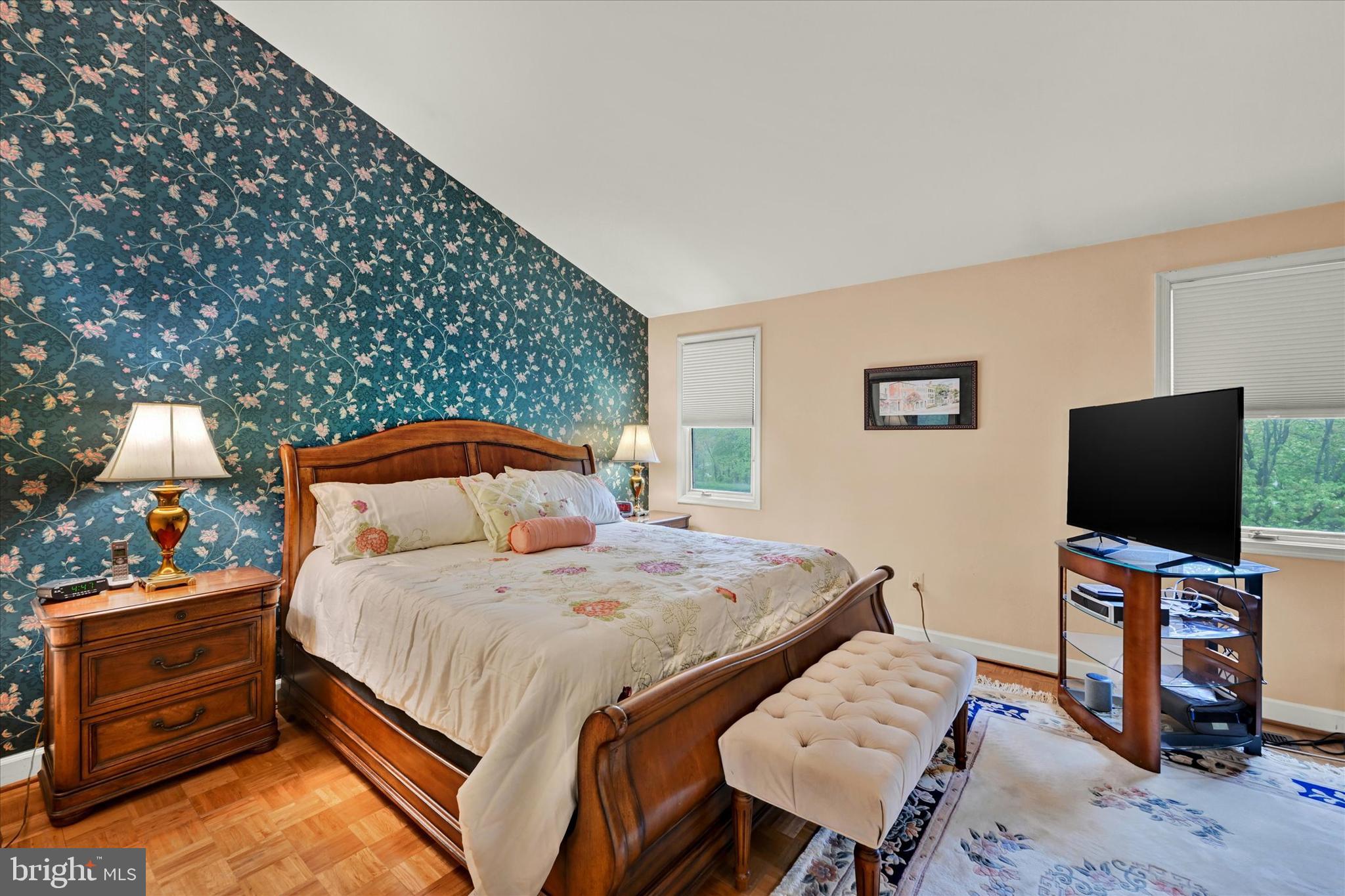 SUMMIT CHASE - Residential