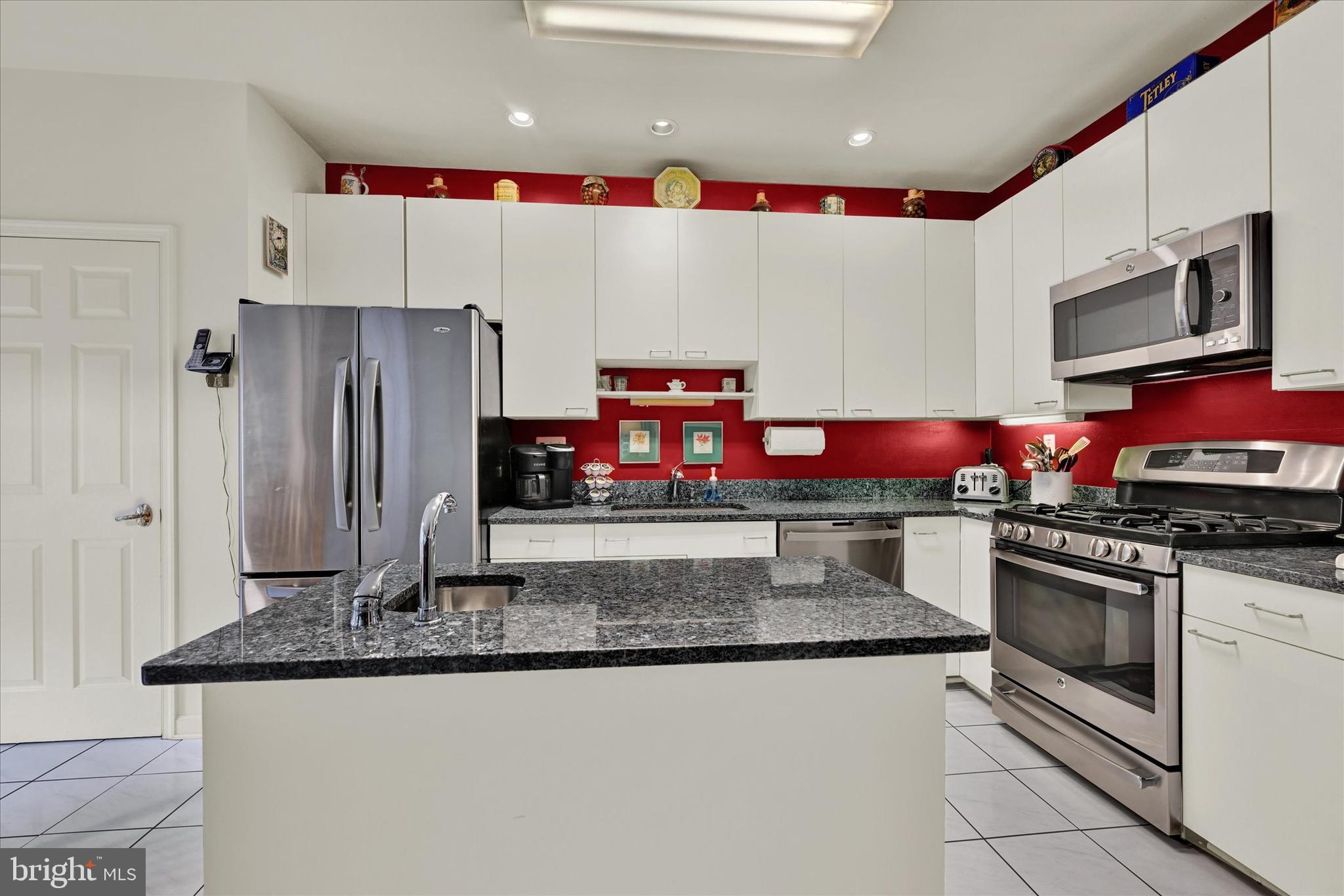 SUMMIT CHASE - Residential