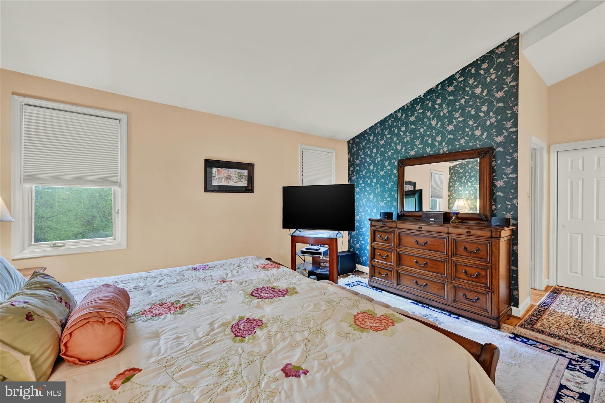 SUMMIT CHASE - Residential