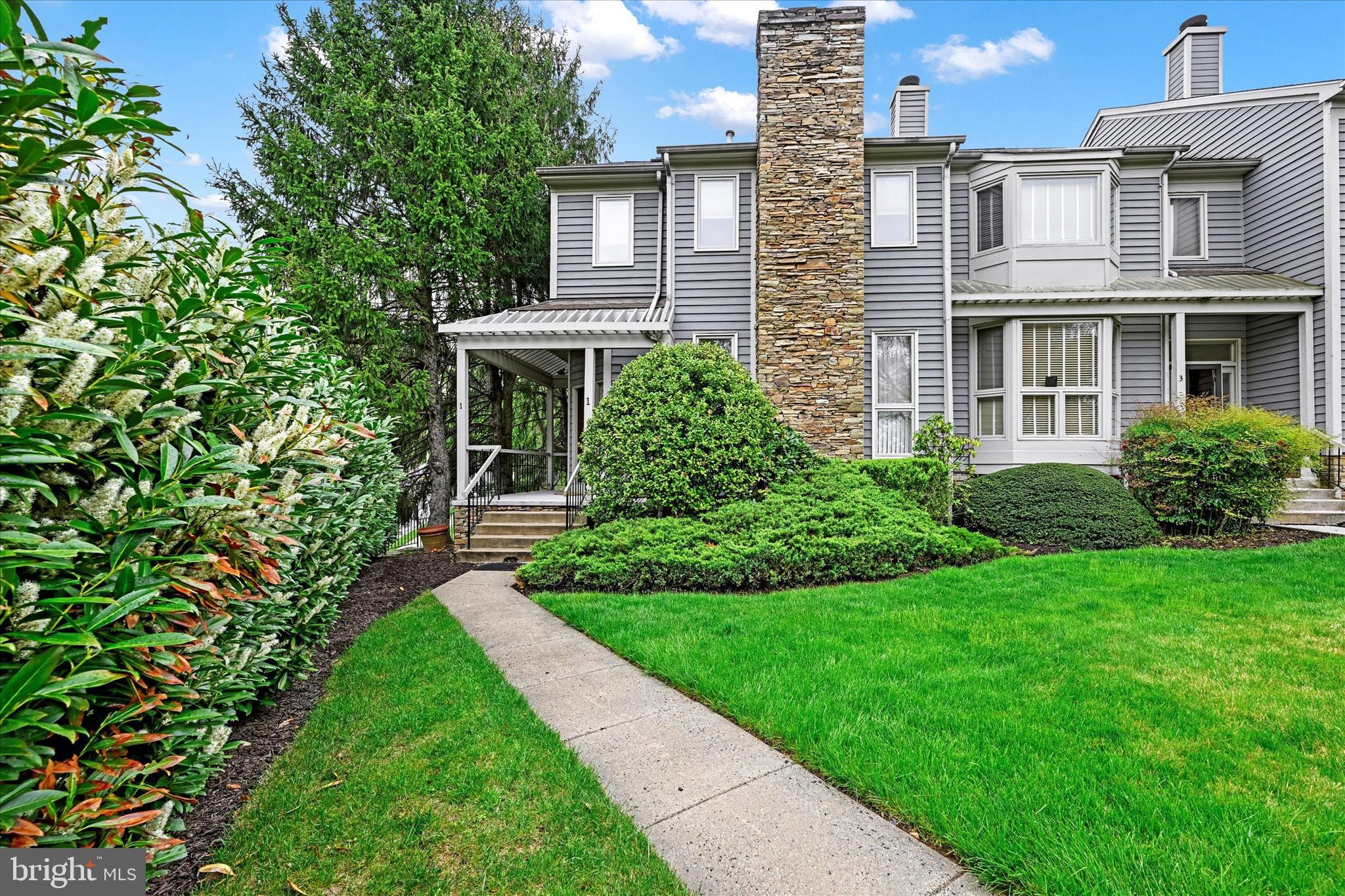 SUMMIT CHASE - Residential