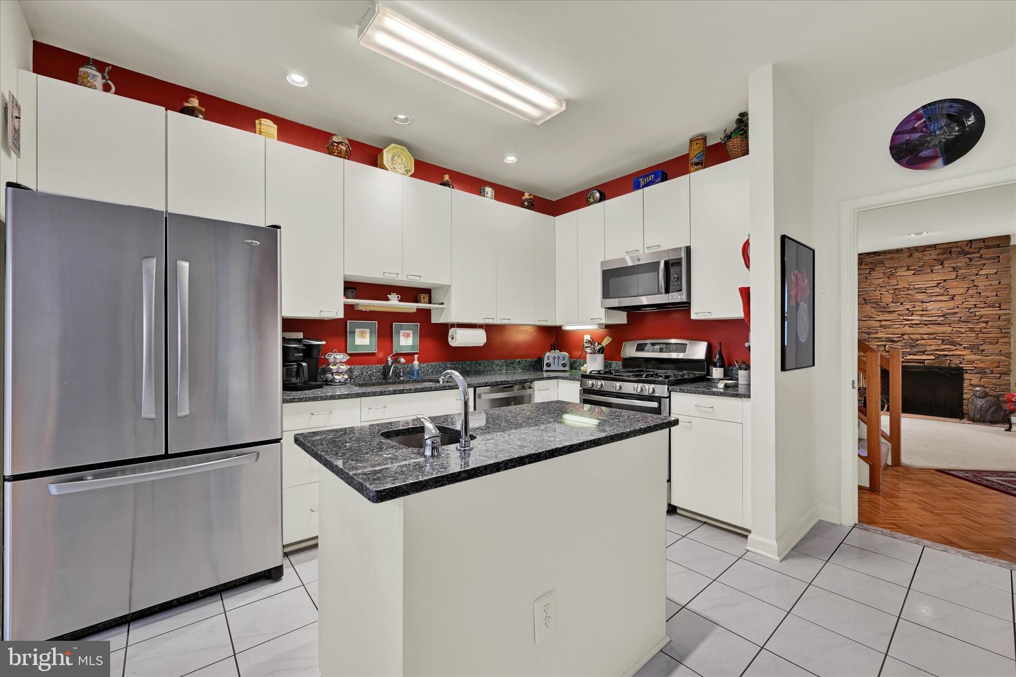 SUMMIT CHASE - Residential