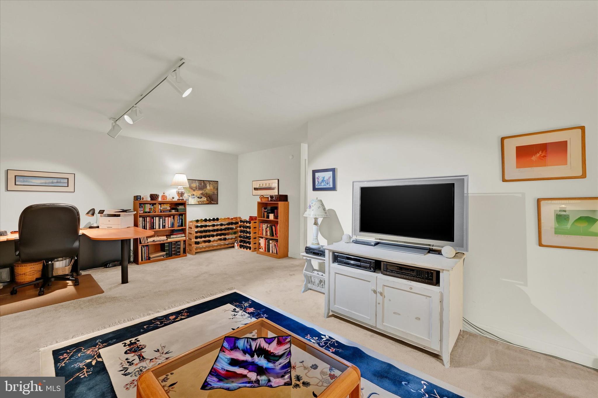 SUMMIT CHASE - Residential