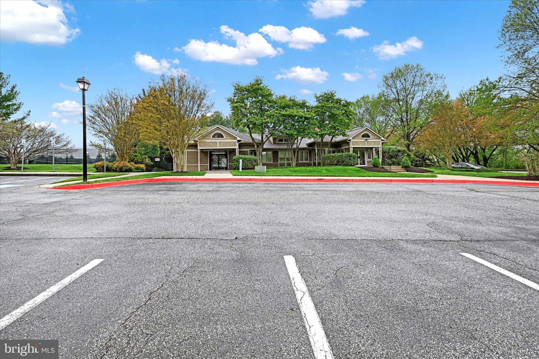 SUMMIT CHASE - Residential