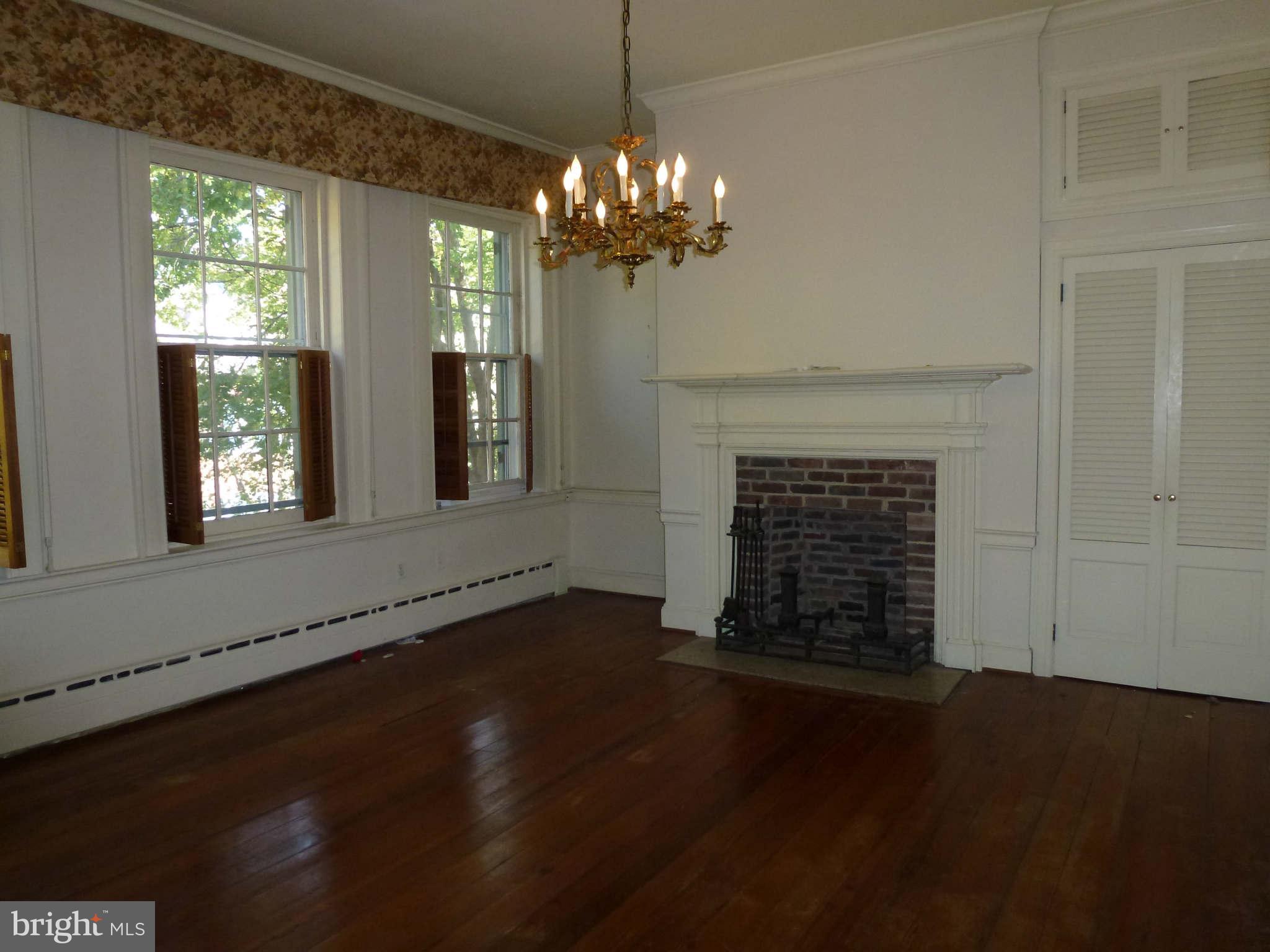 OLD TOWN - Residential Lease