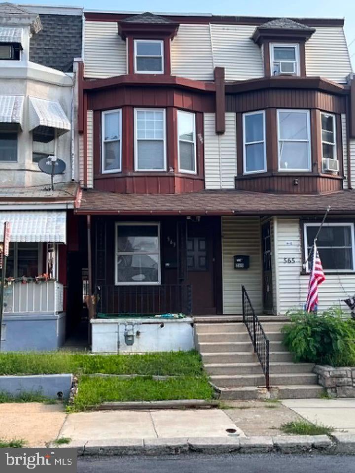 563 PERRY STREET