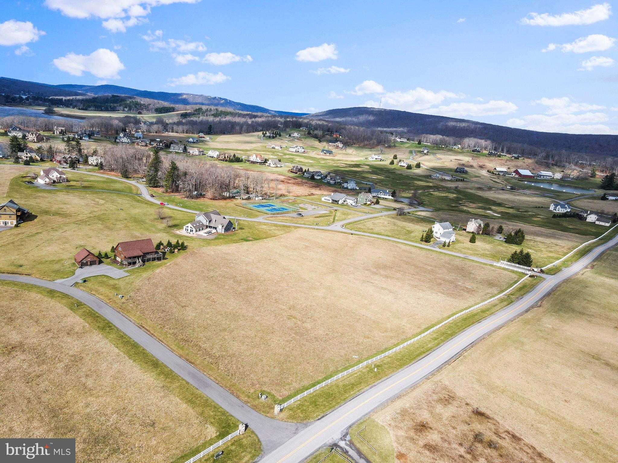 WATERFRONT GREENS - Land