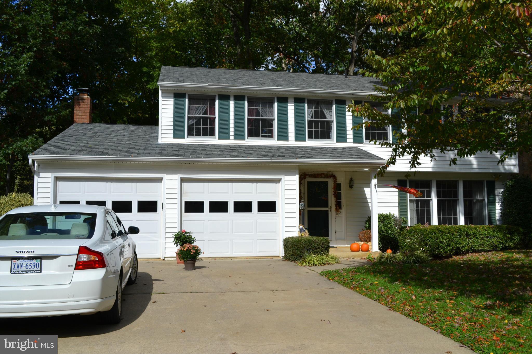 Photo 1 of 32 — 15404 BEACHVIEW DRIVE, MONTCLAIR, VA 22025