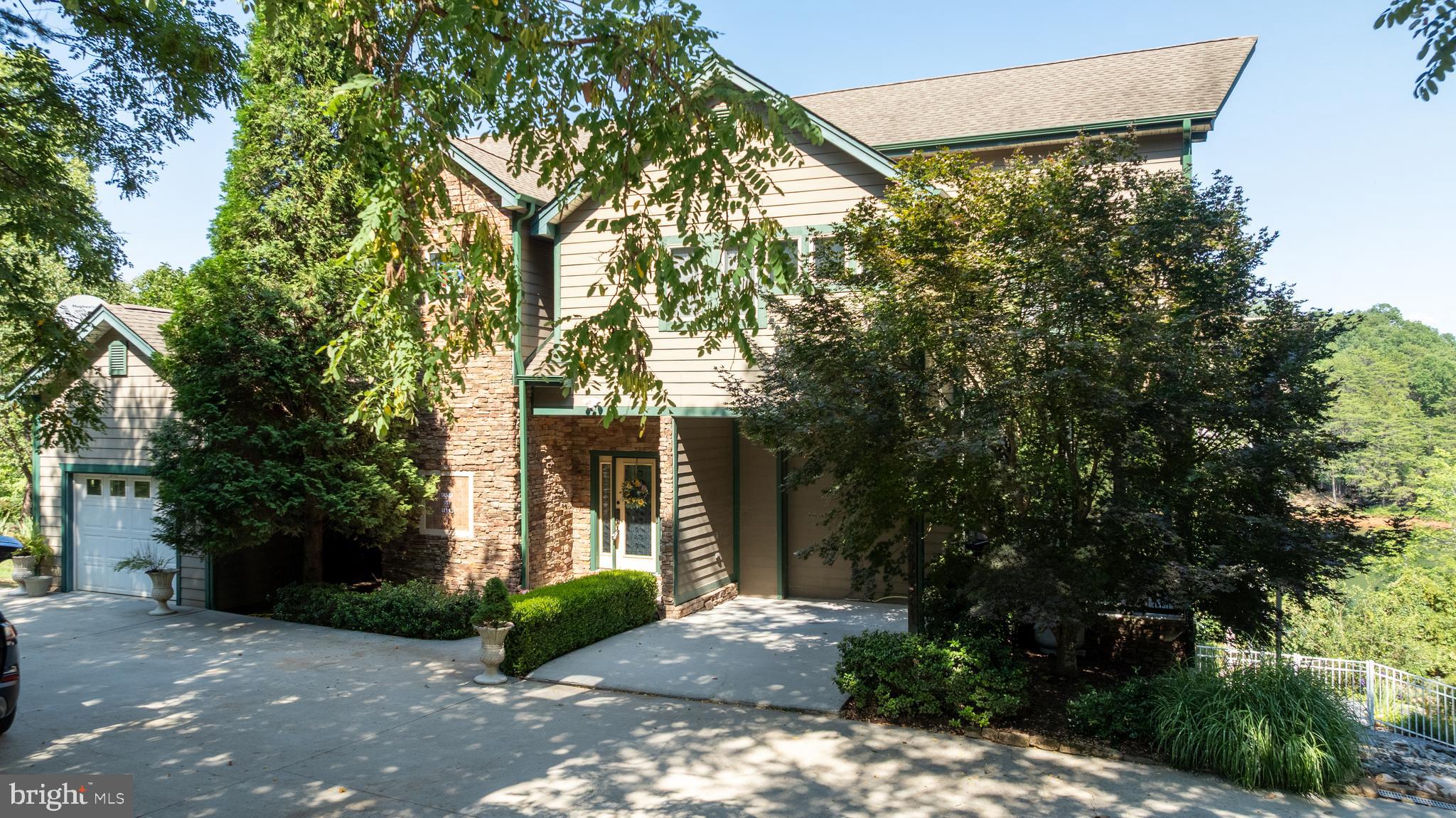 368 PENNINSULA POINT