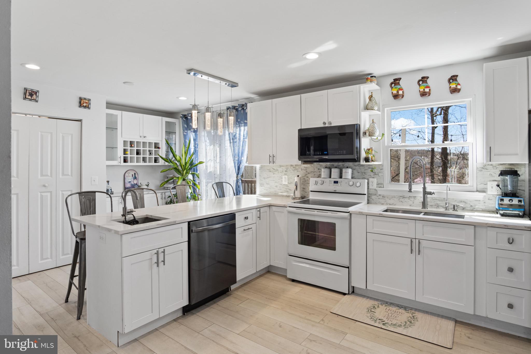 STAFFORD OAKS - Residential