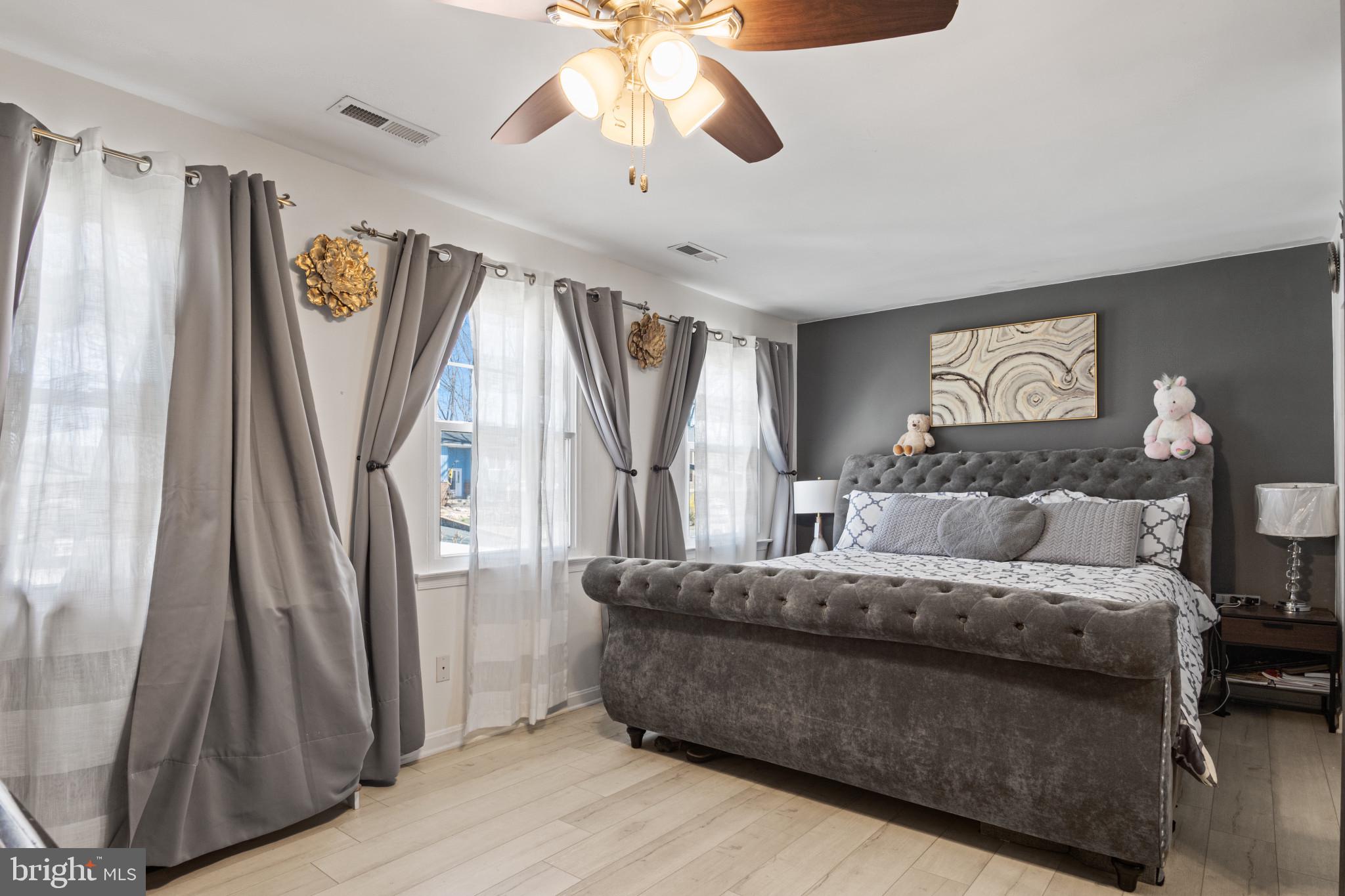 STAFFORD OAKS - Residential