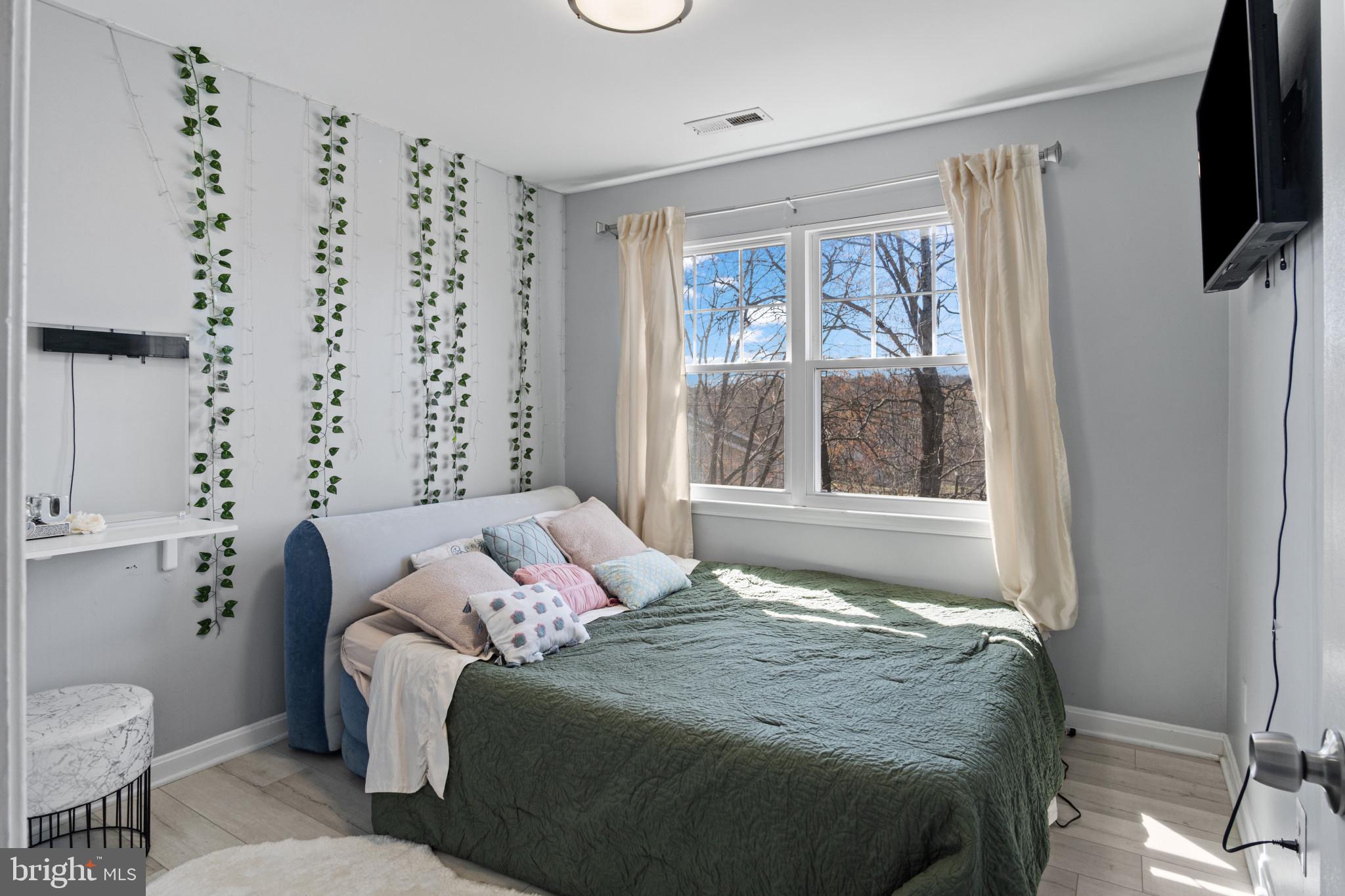 STAFFORD OAKS - Residential