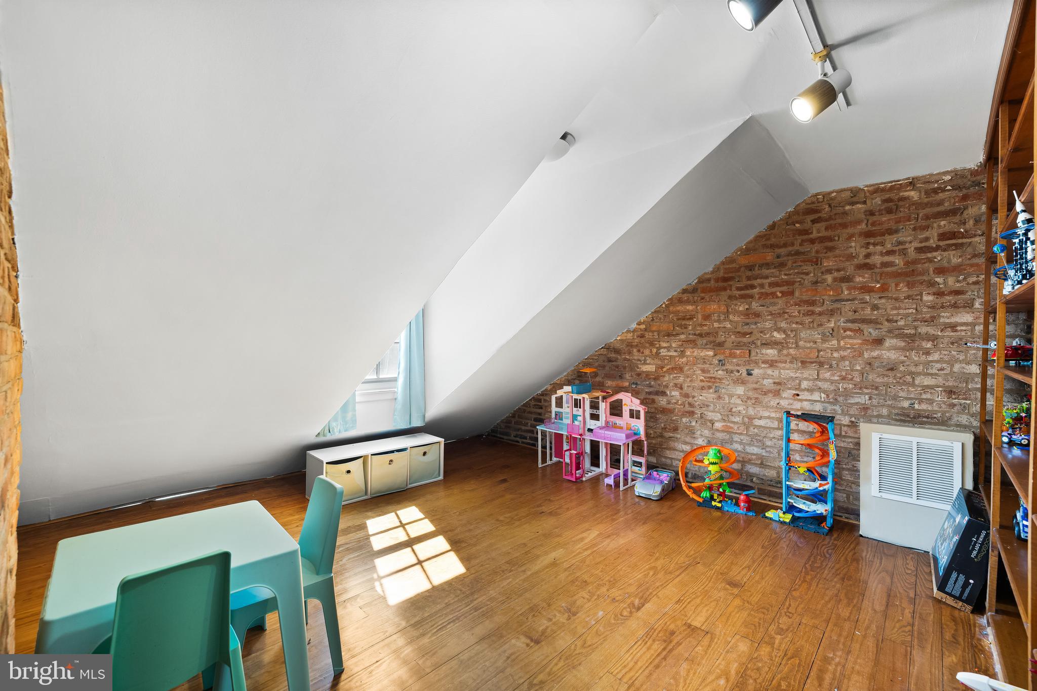 RIDGELY'S DELIGHT - Residential