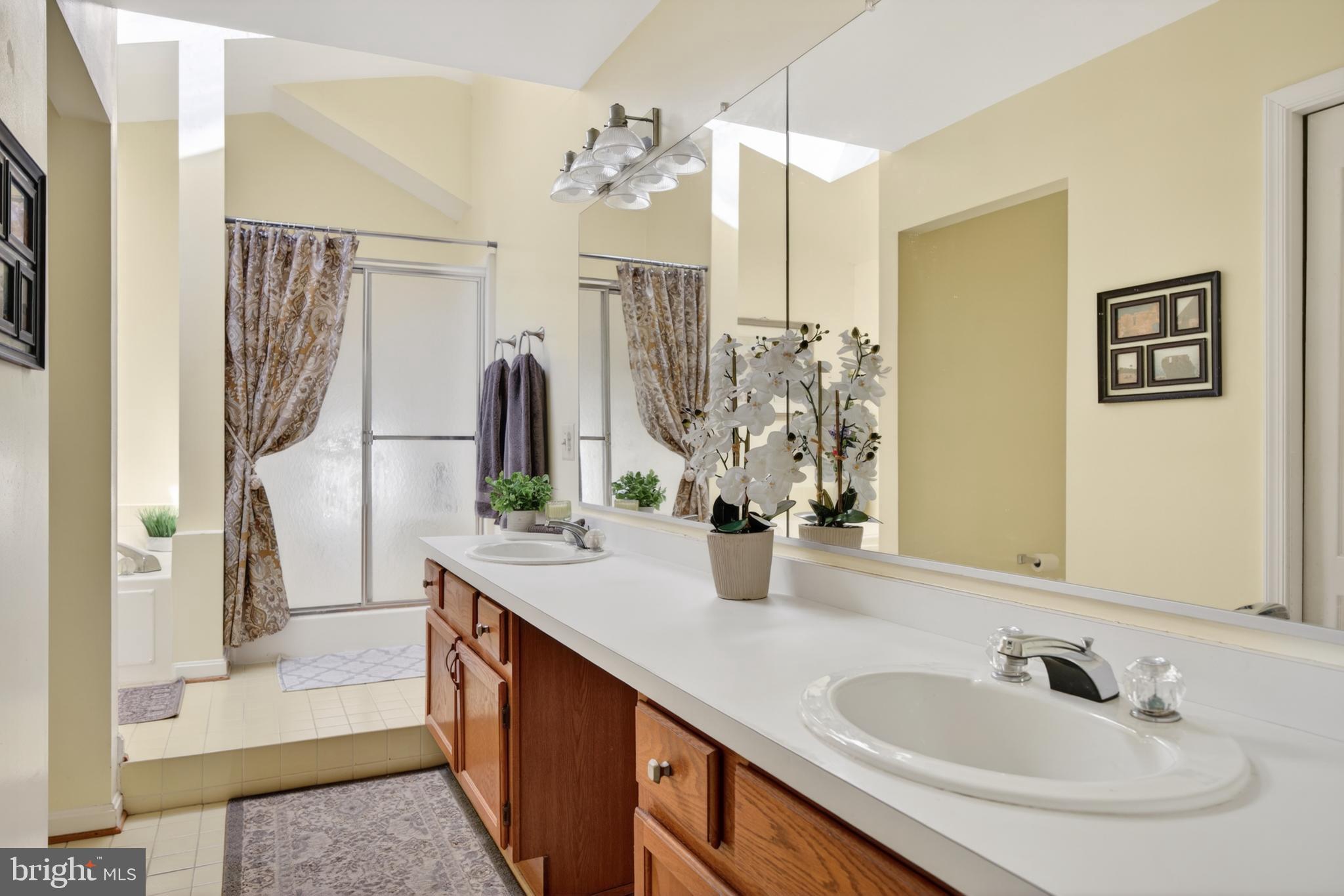 PARADISE HILL - Residential