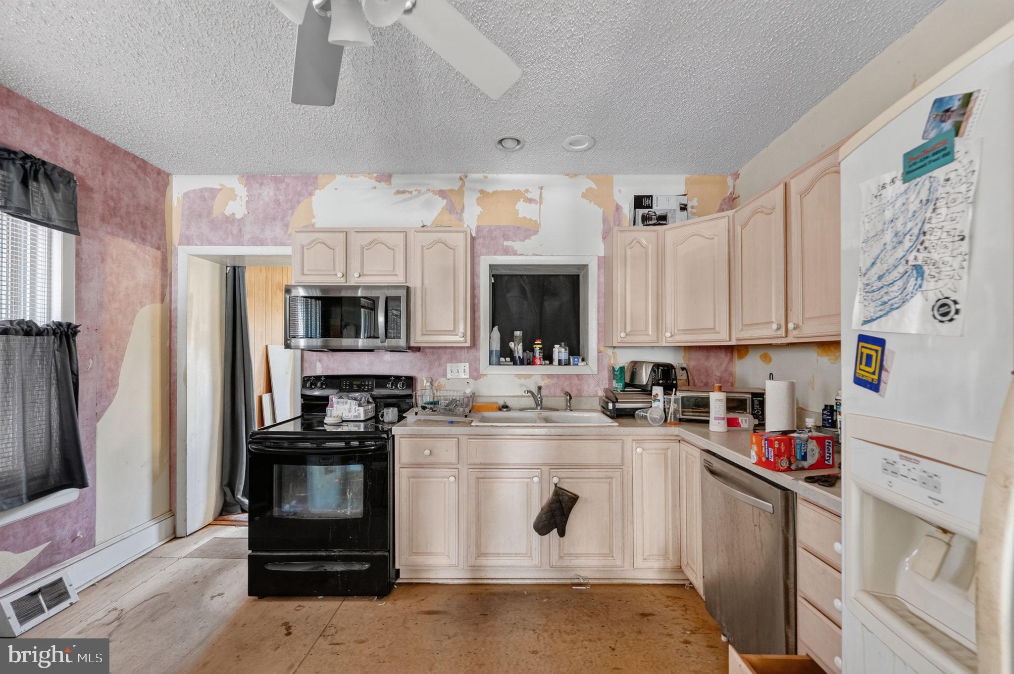 1307 E 9TH STREET