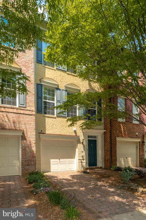 Townhouse For Rent - 329 Helmuth Lane<br/> Alexandria City County, ALEXANDRIA, VA 22304