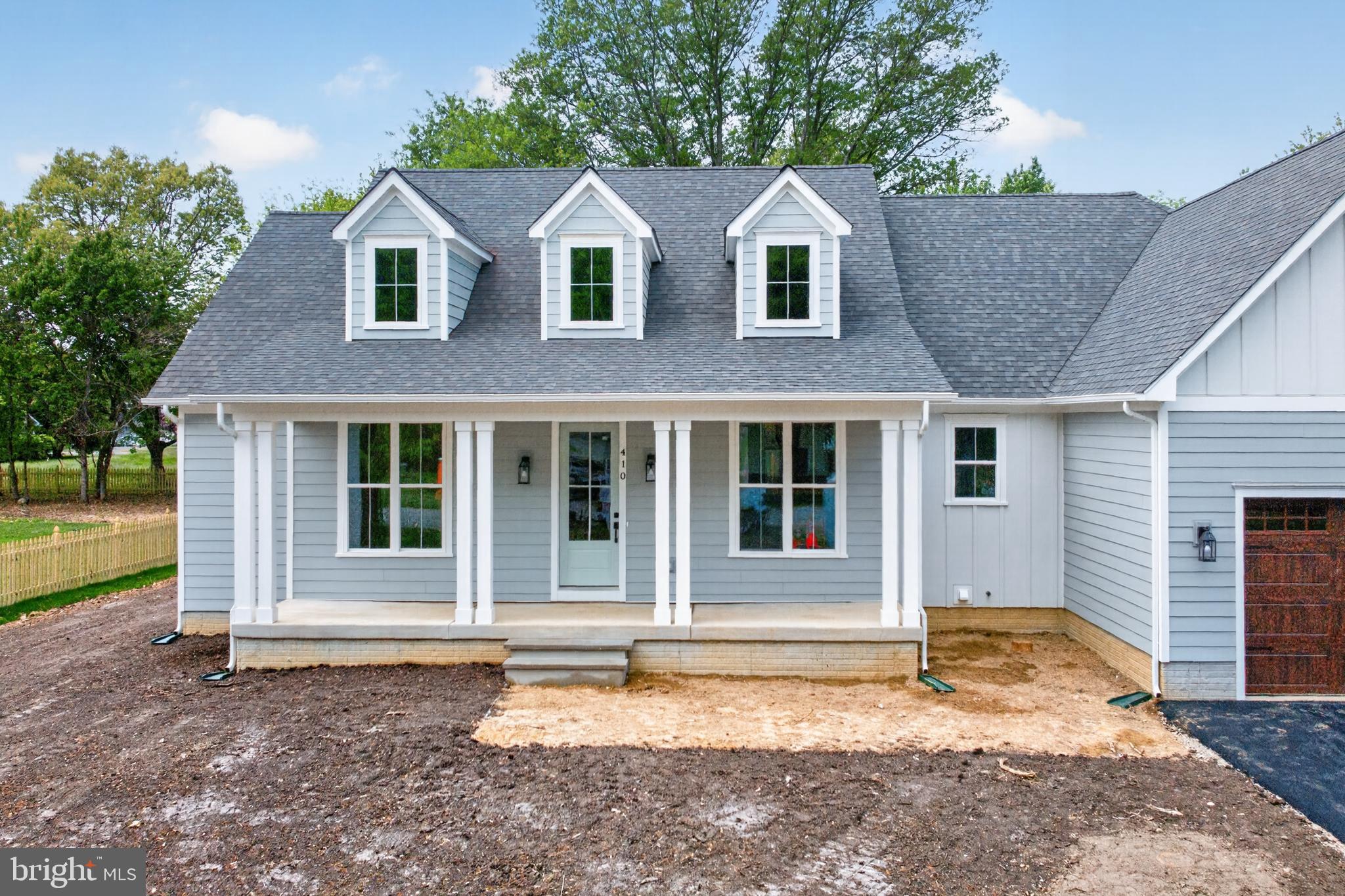 QUEEN ANNE COLONY - Residential