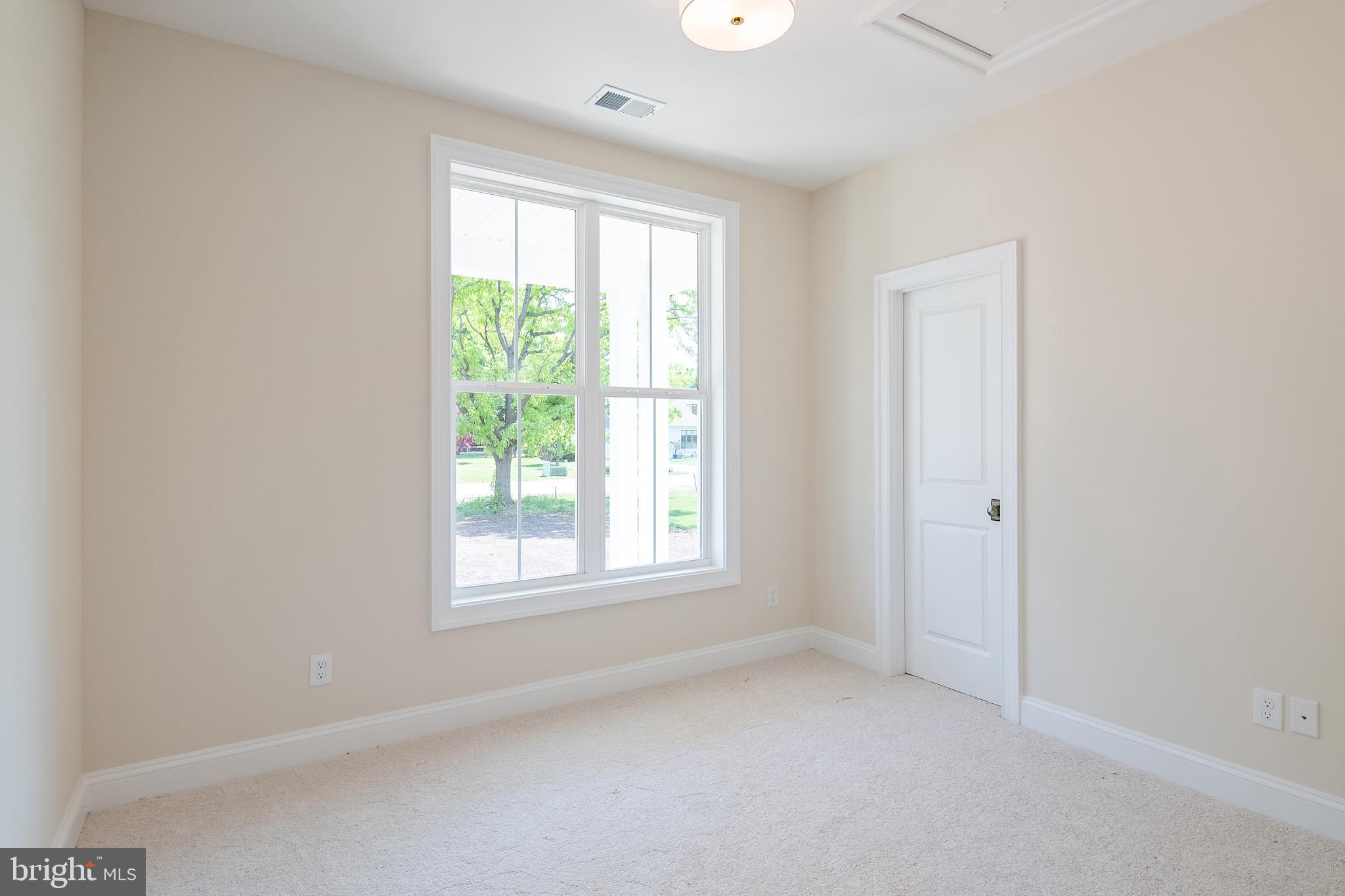 QUEEN ANNE COLONY - Residential