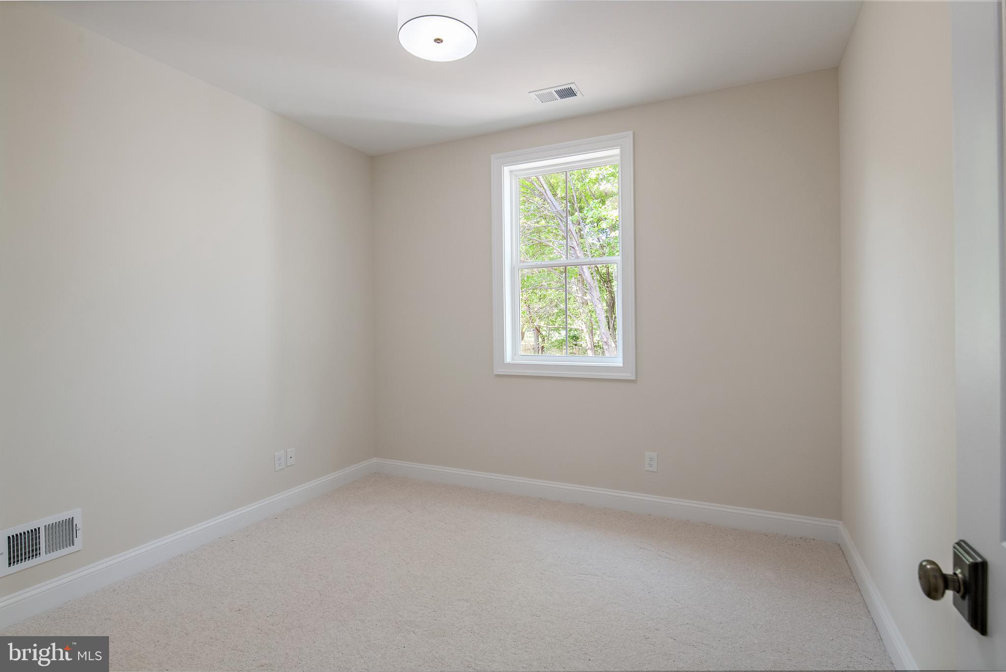 QUEEN ANNE COLONY - Residential