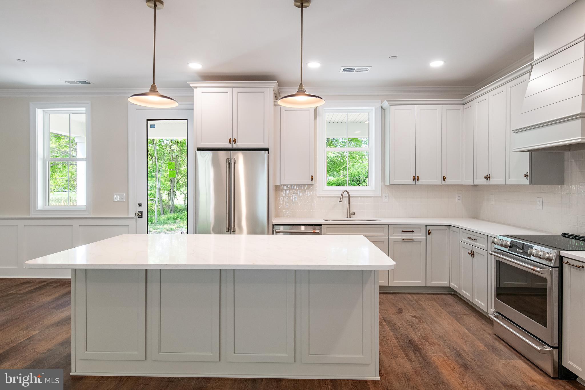 QUEEN ANNE COLONY - Residential