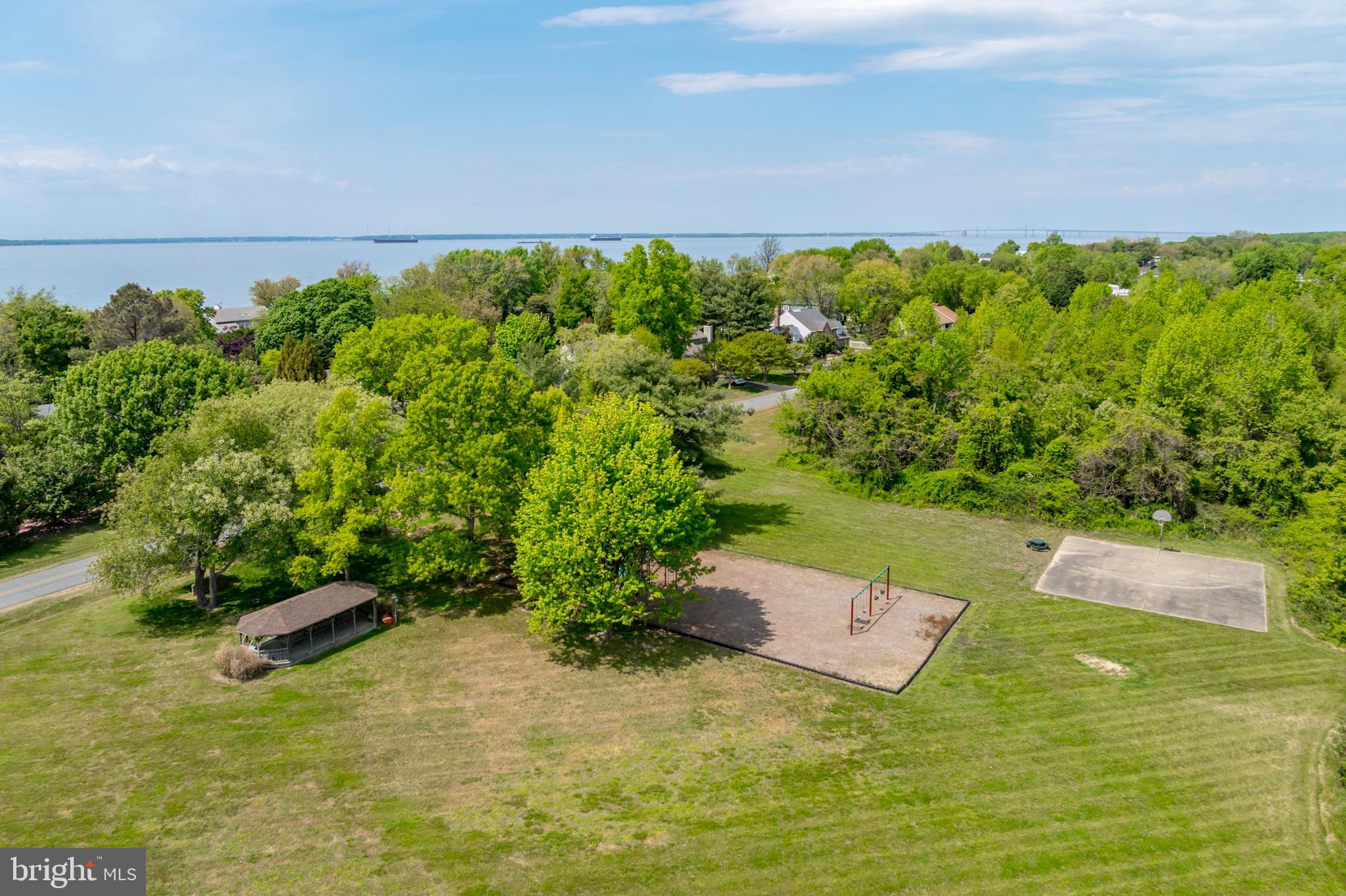 QUEEN ANNE COLONY - Residential