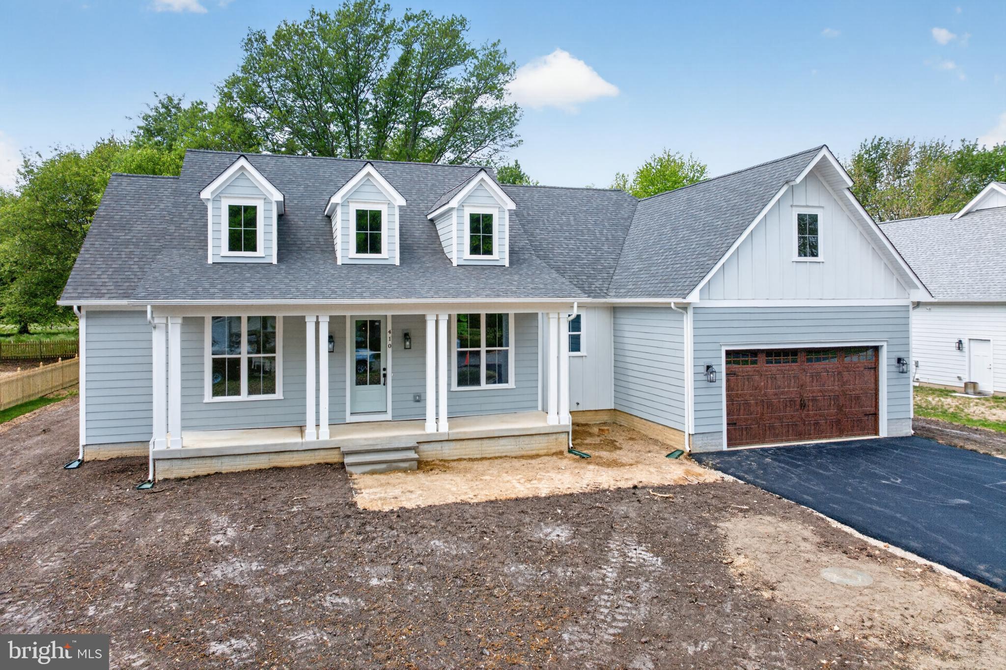 QUEEN ANNE COLONY - Residential