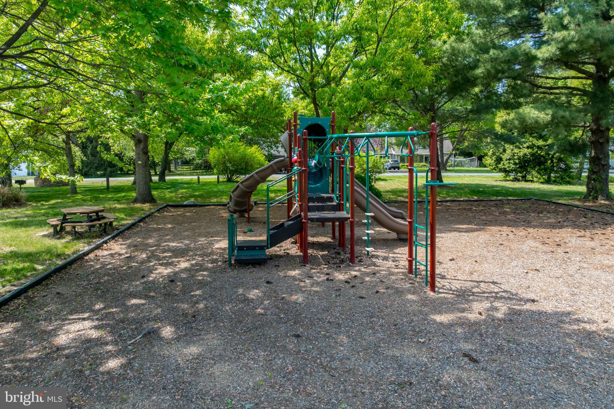 QUEEN ANNE COLONY - Residential