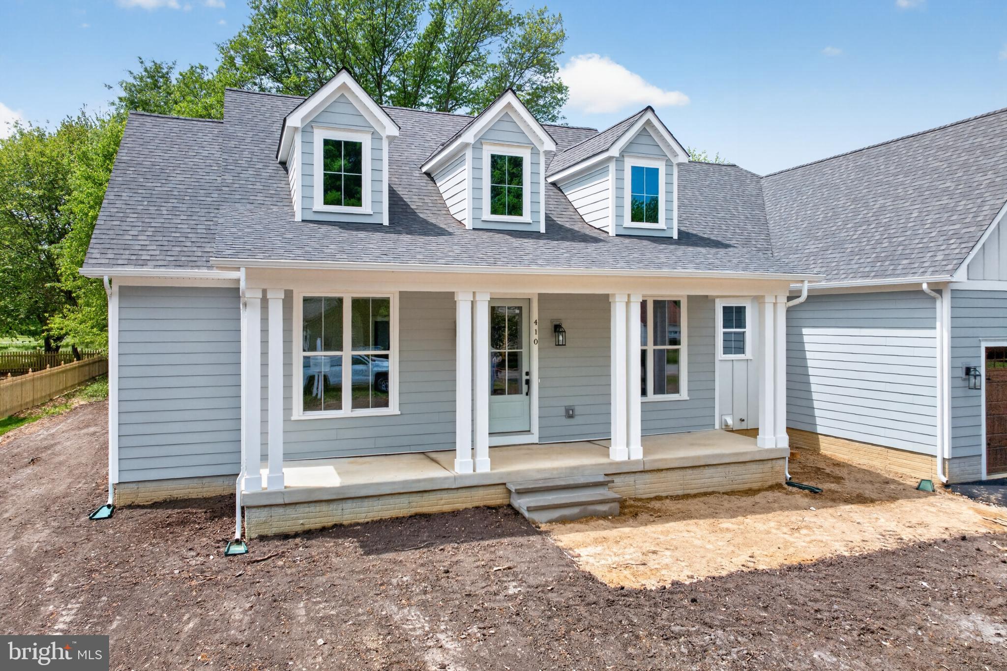 QUEEN ANNE COLONY - Residential