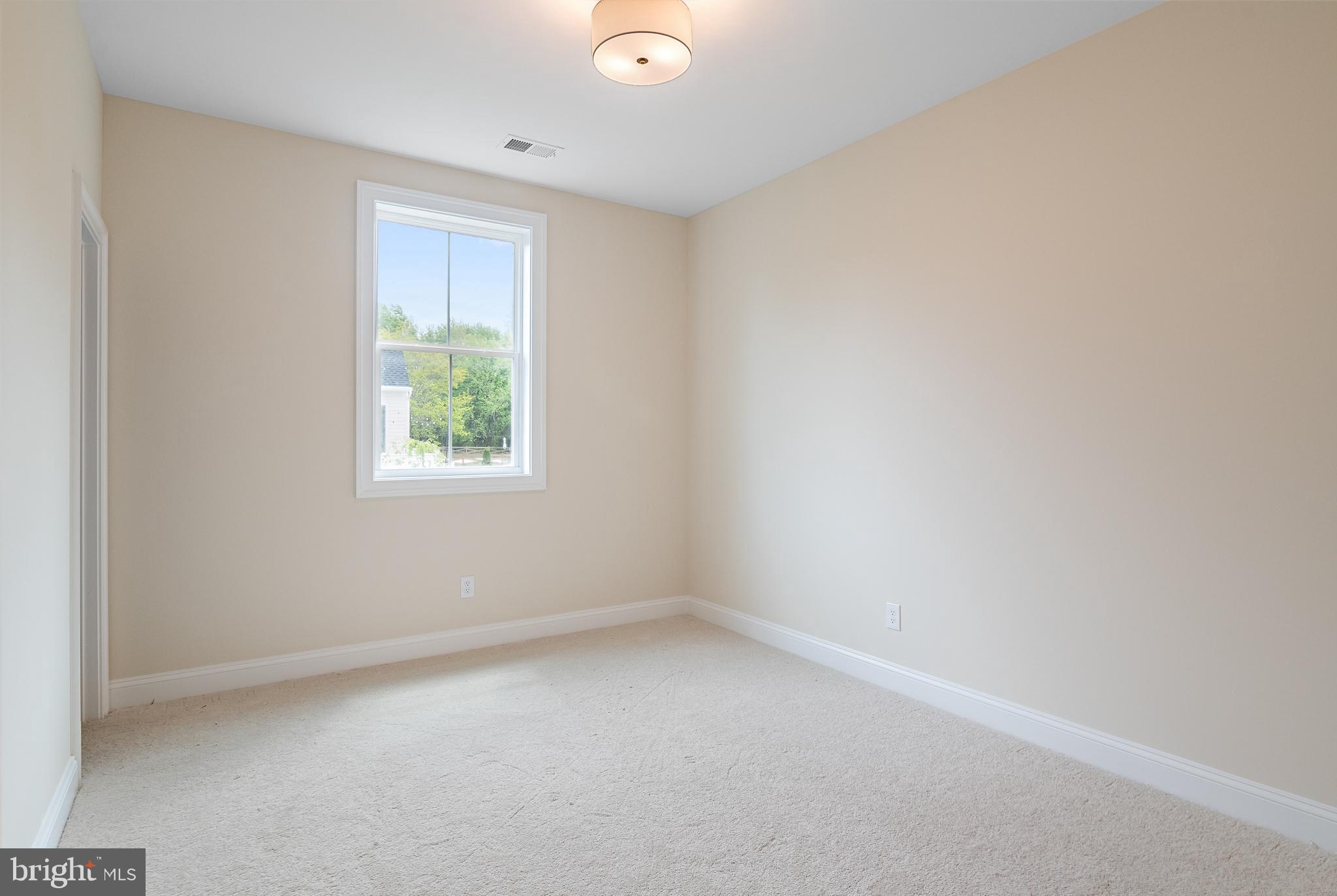 QUEEN ANNE COLONY - Residential