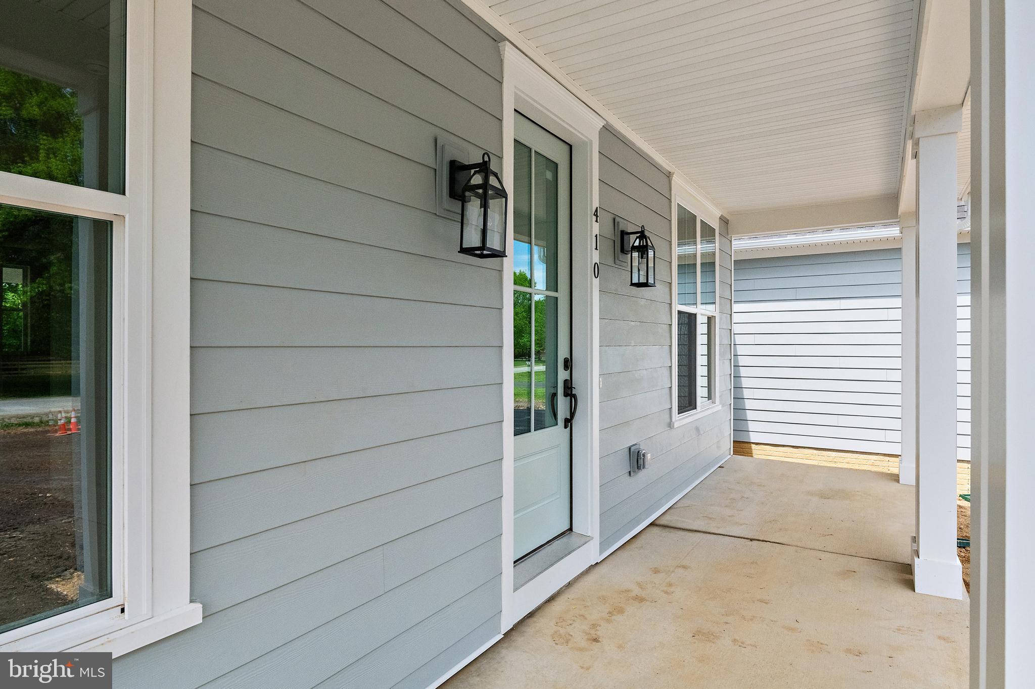 QUEEN ANNE COLONY - Residential