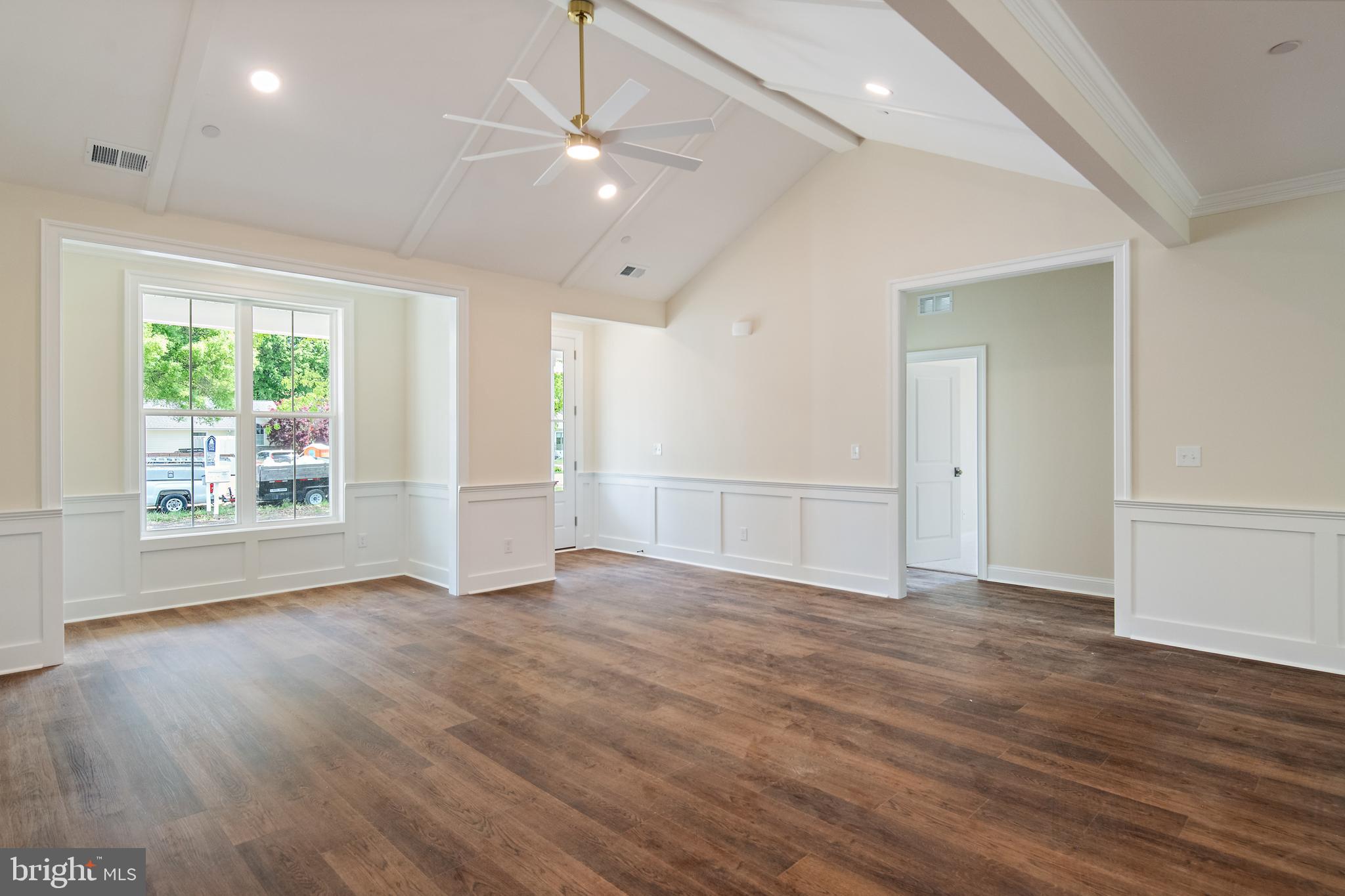 QUEEN ANNE COLONY - Residential