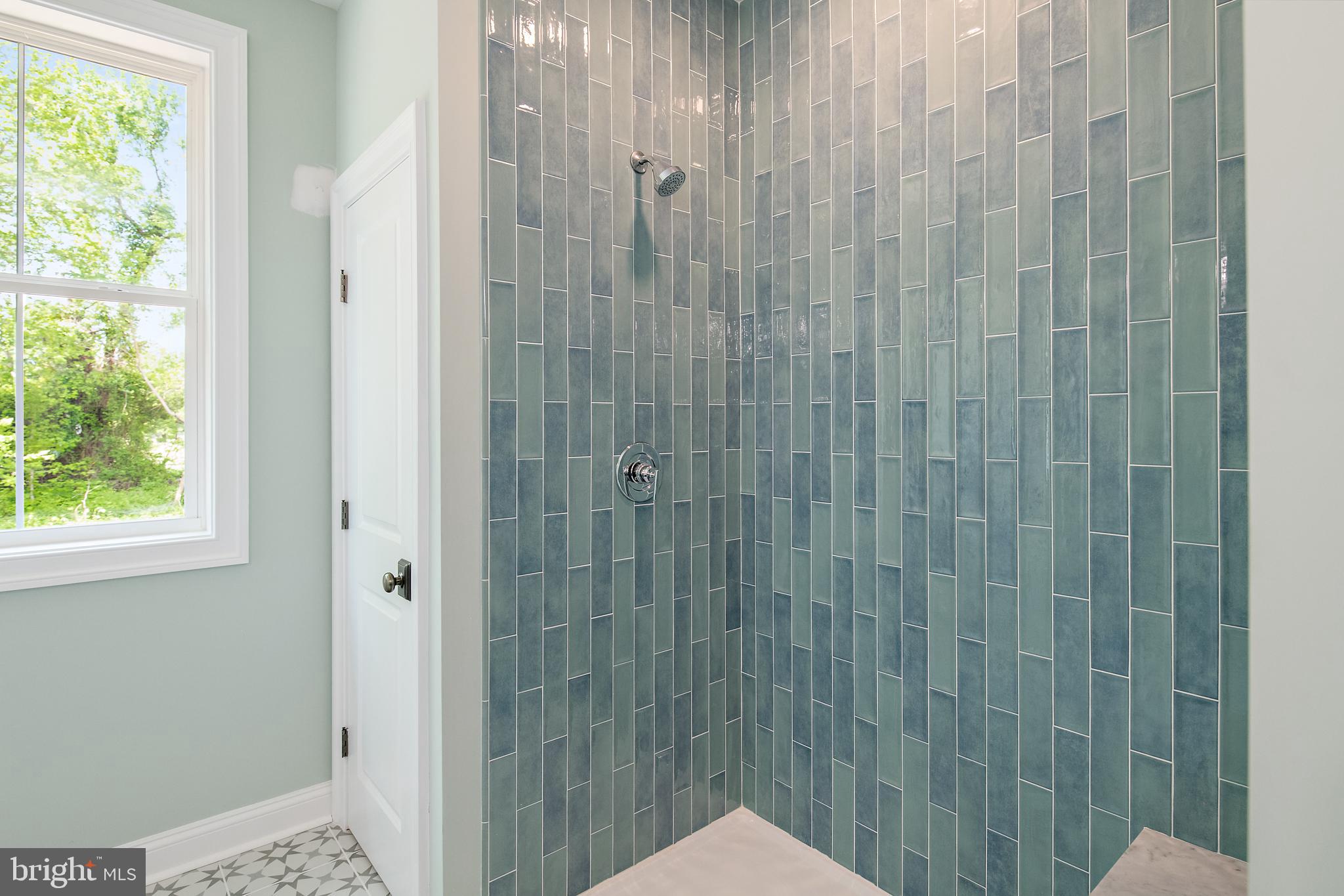 QUEEN ANNE COLONY - Residential