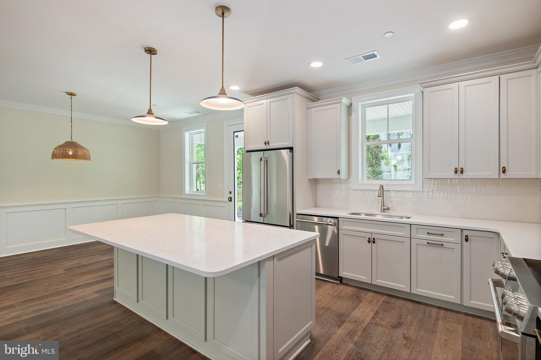 QUEEN ANNE COLONY - Residential