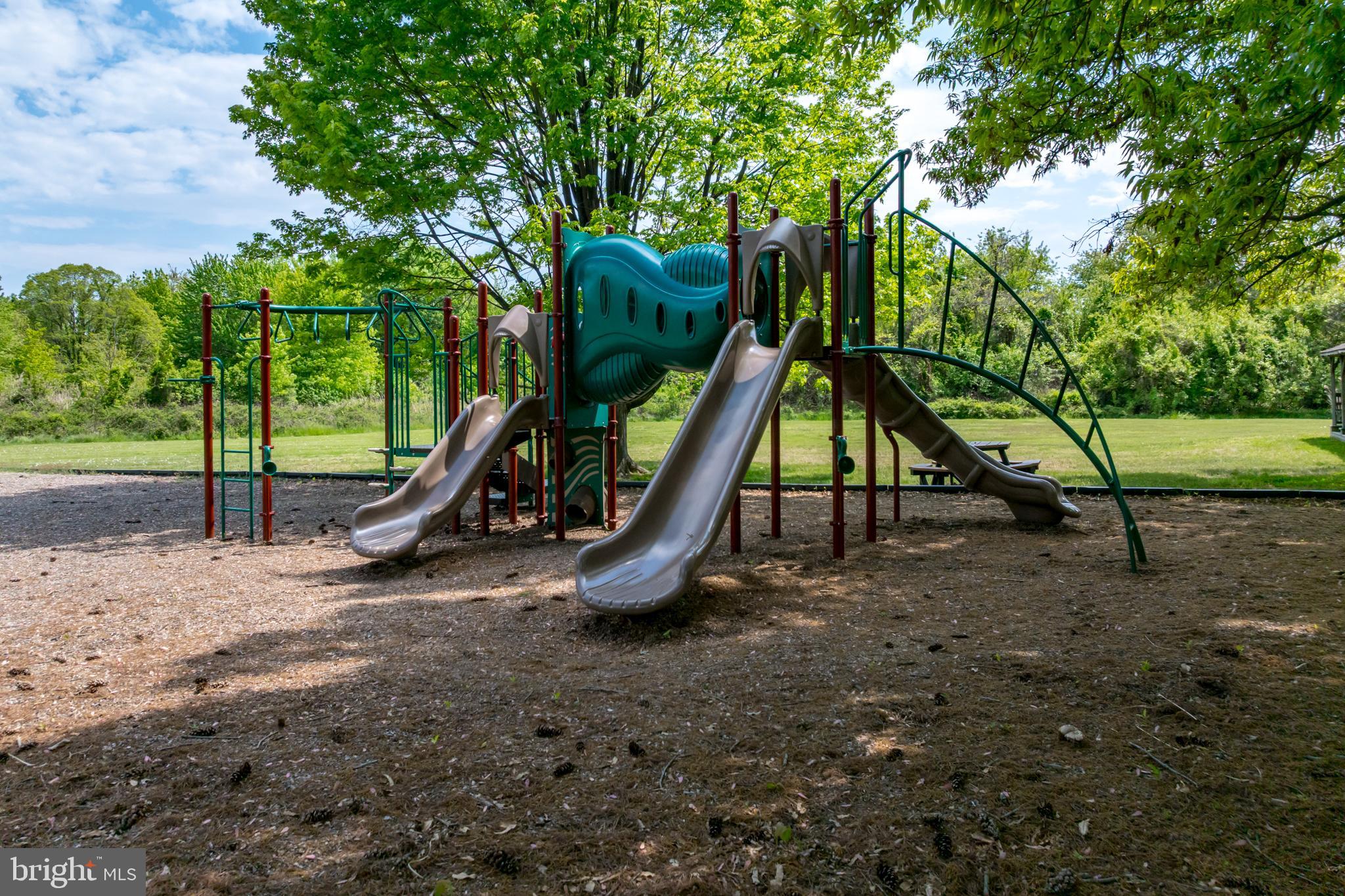 QUEEN ANNE COLONY - Residential