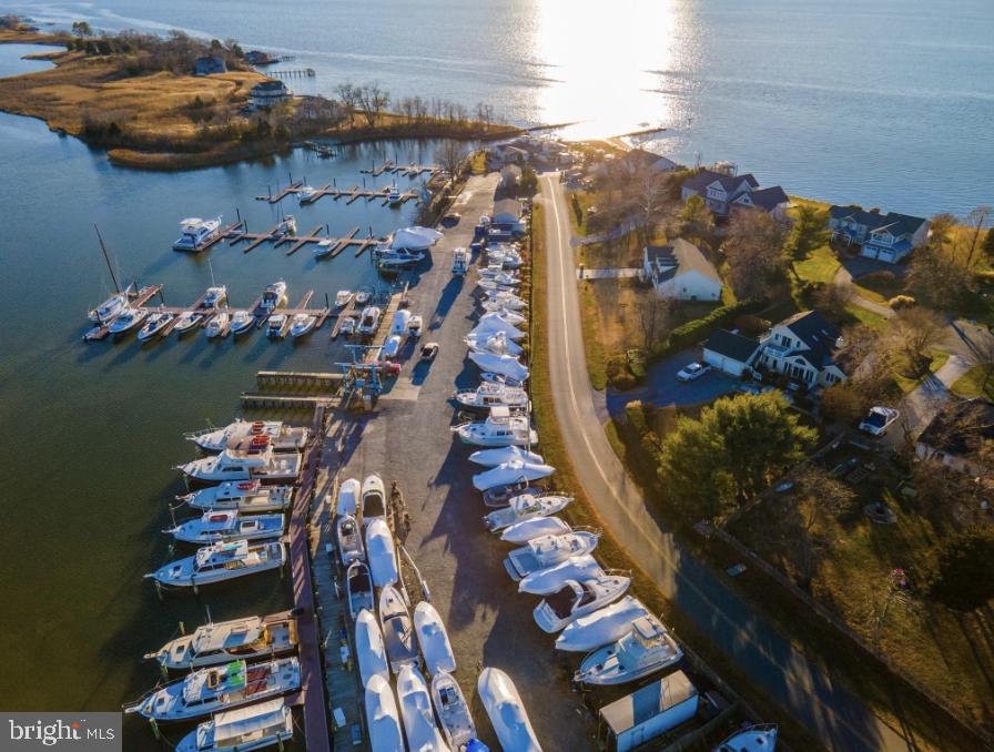 QUEEN ANNE COLONY - Residential