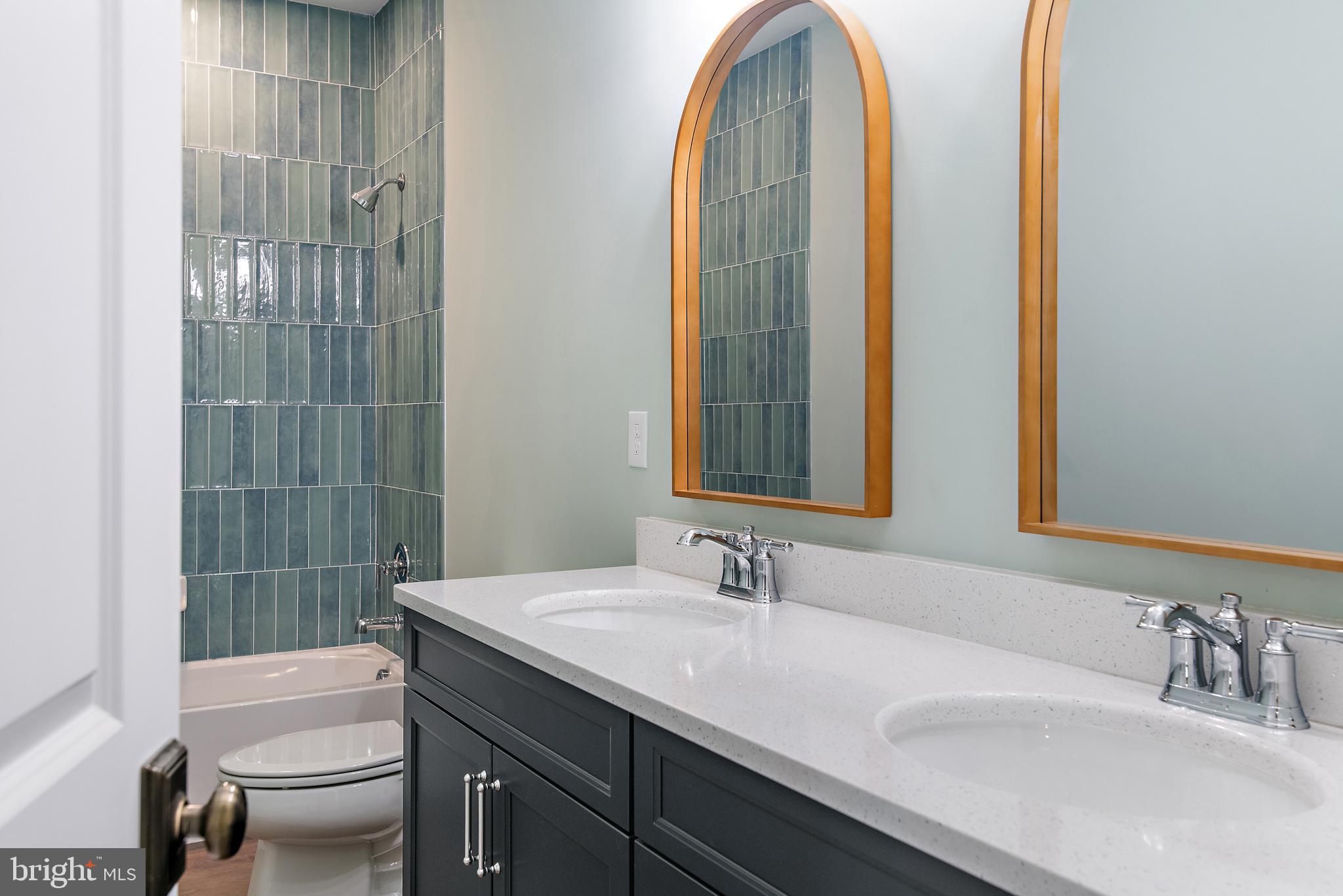 QUEEN ANNE COLONY - Residential