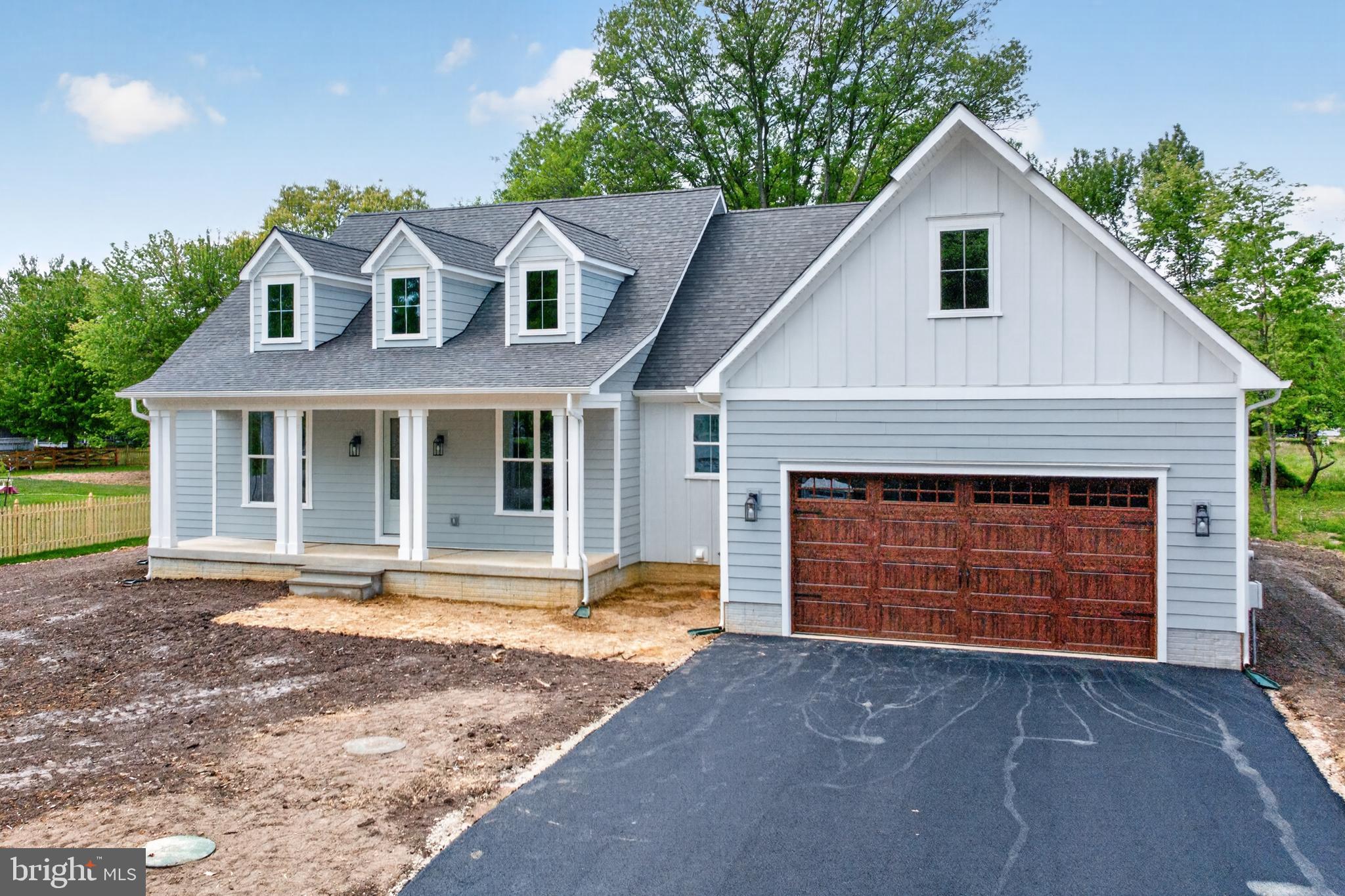 QUEEN ANNE COLONY - Residential