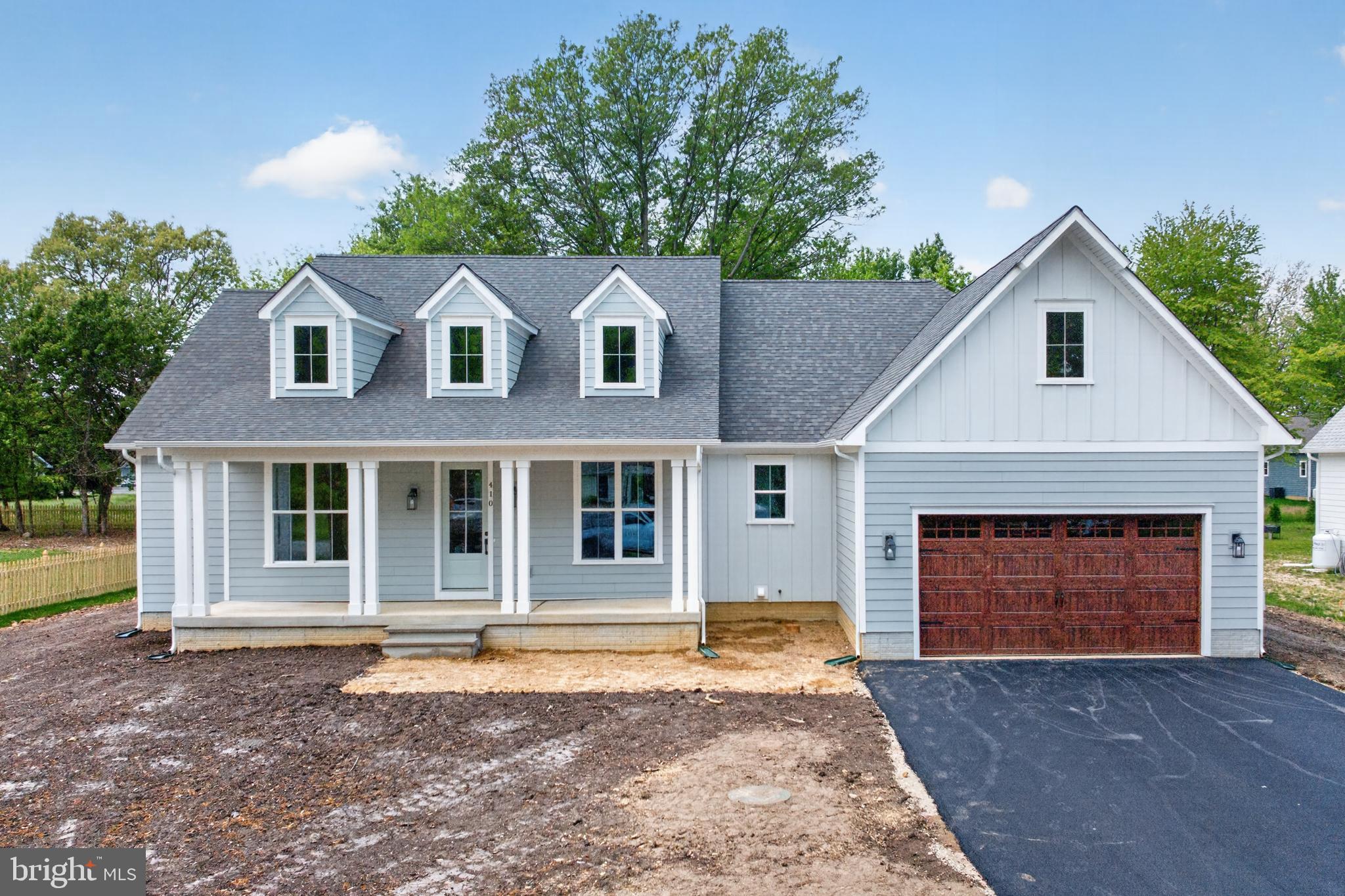 QUEEN ANNE COLONY - Residential