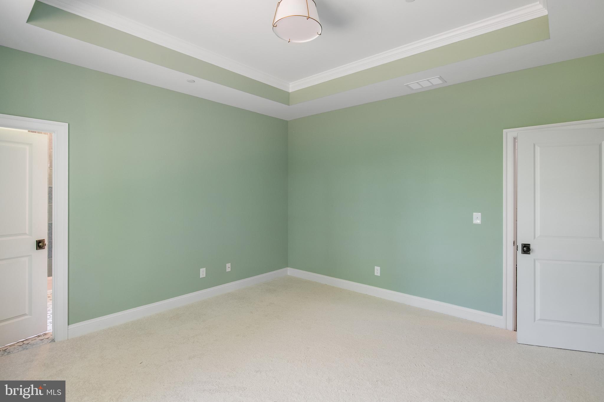 QUEEN ANNE COLONY - Residential